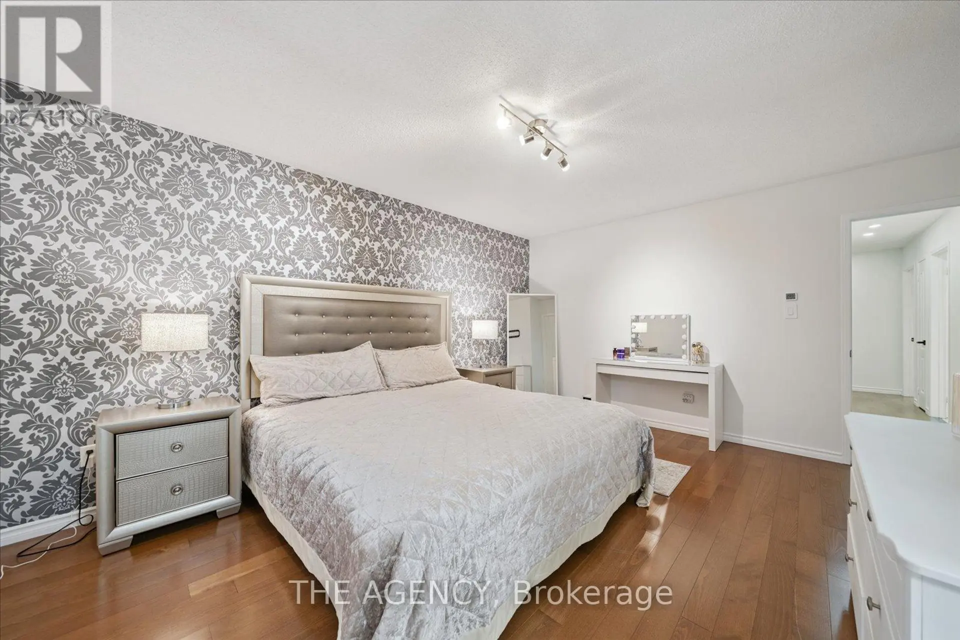 908 OAKTREE CRESCENT - Image 7