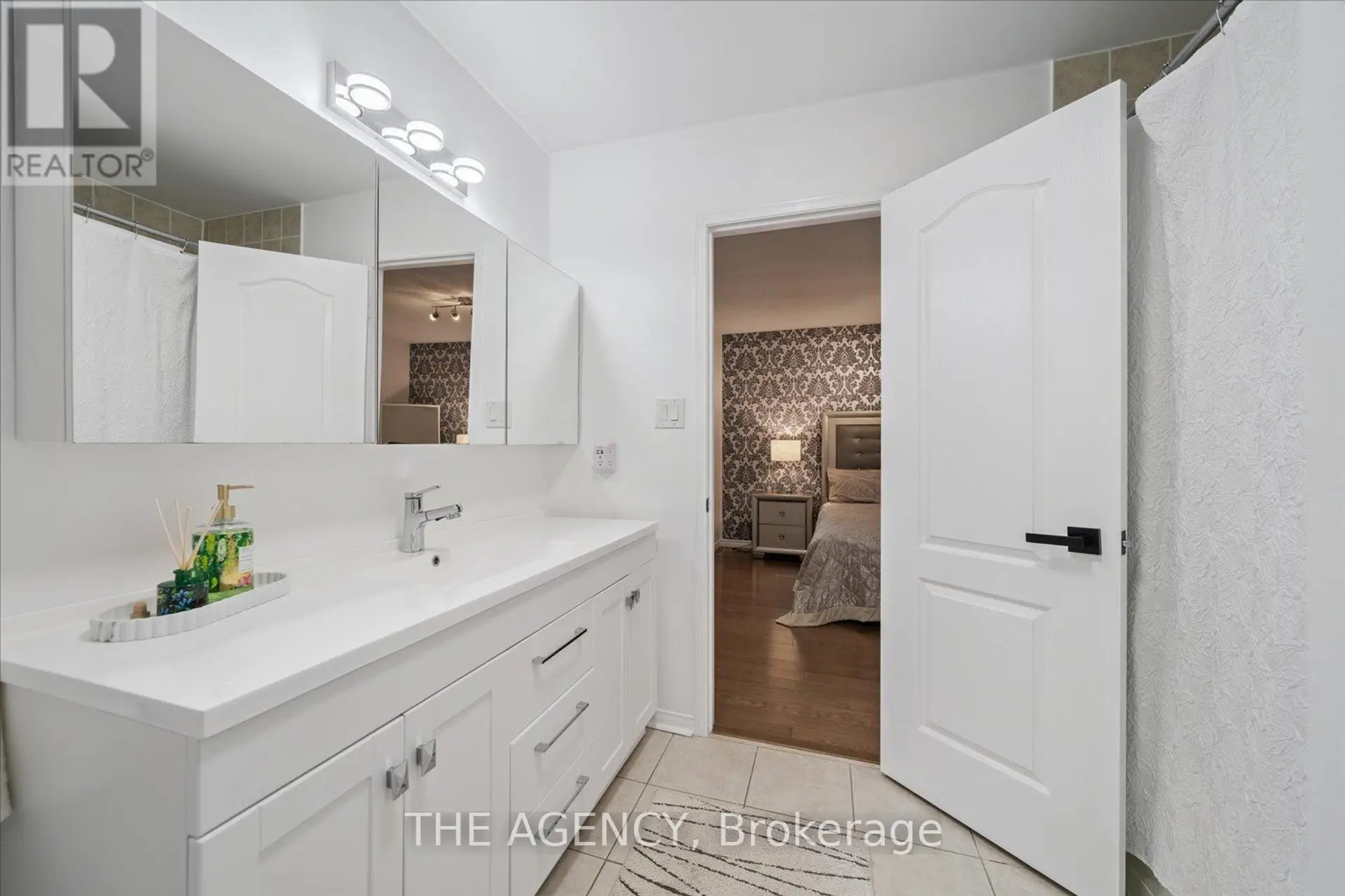 908 OAKTREE CRESCENT - Image 8