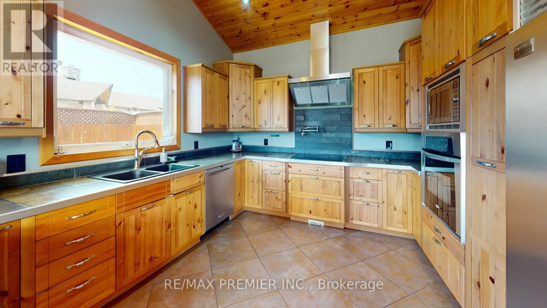 31 PARADISE BOULEVARD - Image 11