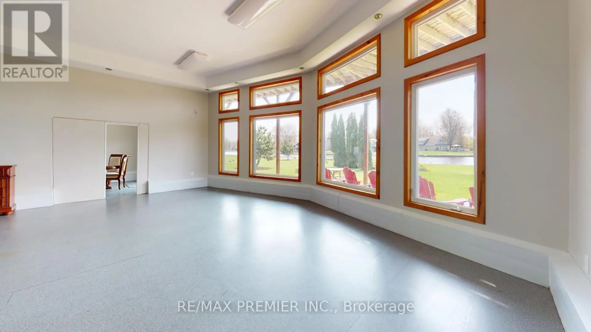 31 PARADISE BOULEVARD - Image 16