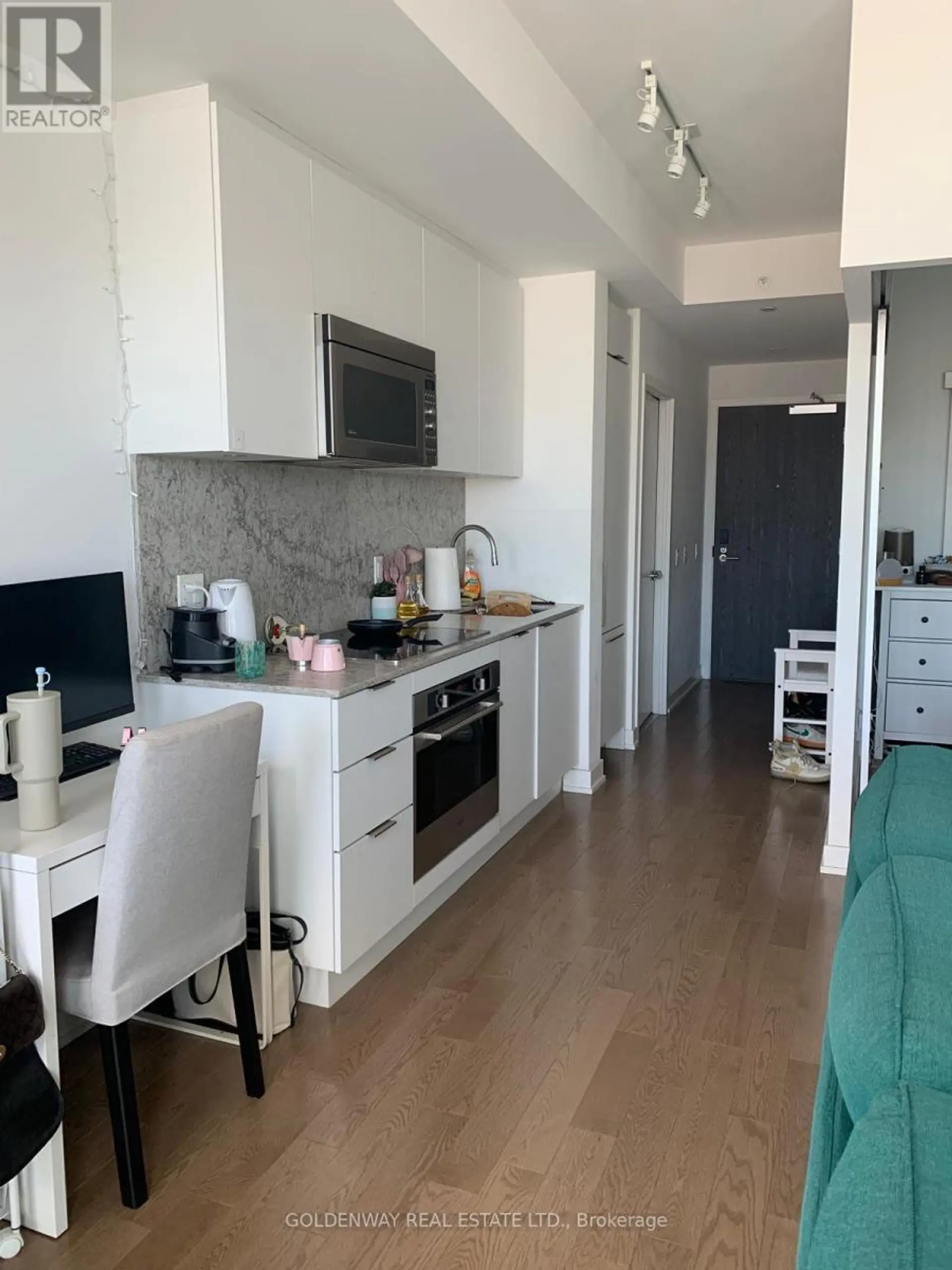 #3514 20 LOMBARD STREET - Image 4