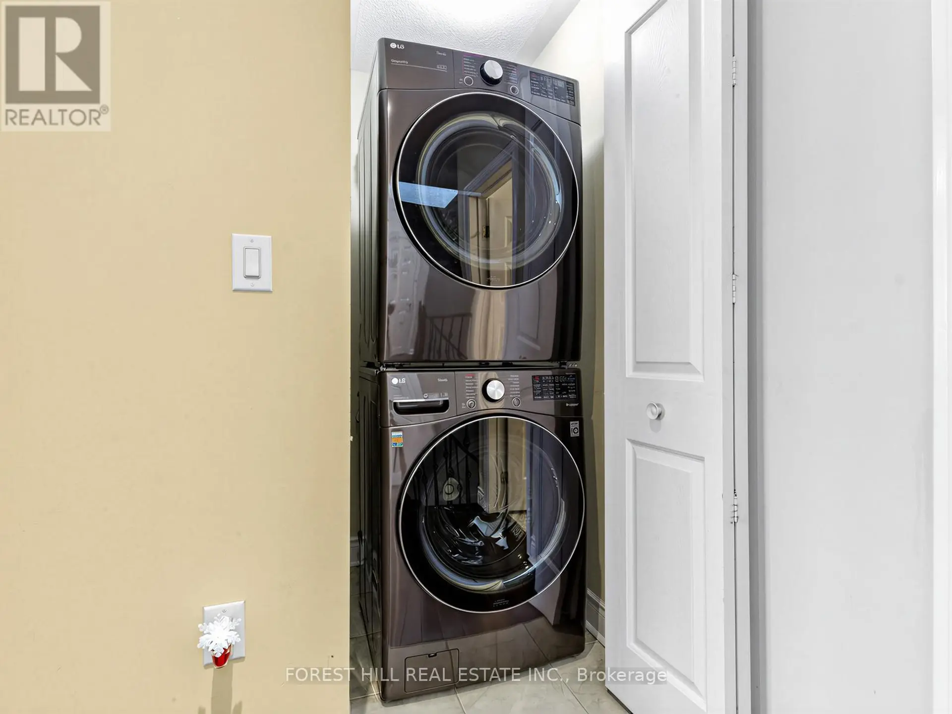 #51 8 BRIGHTON PLACE - Image 16