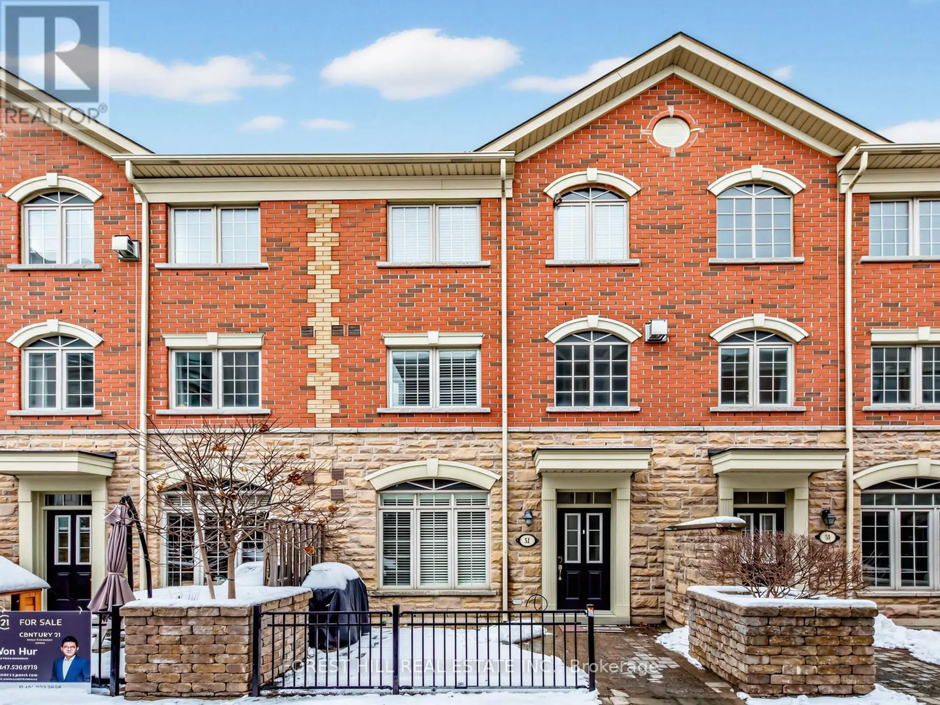 #51 8 BRIGHTON PLACE - Image 1