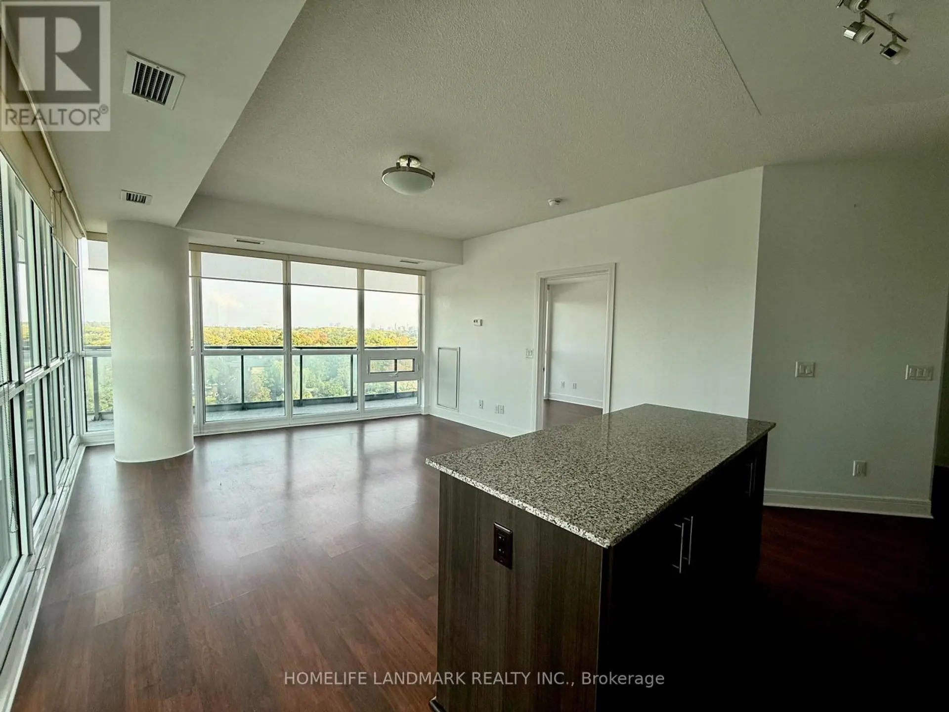 #901 35 BRIAN PECK CRESCENT - Image 6