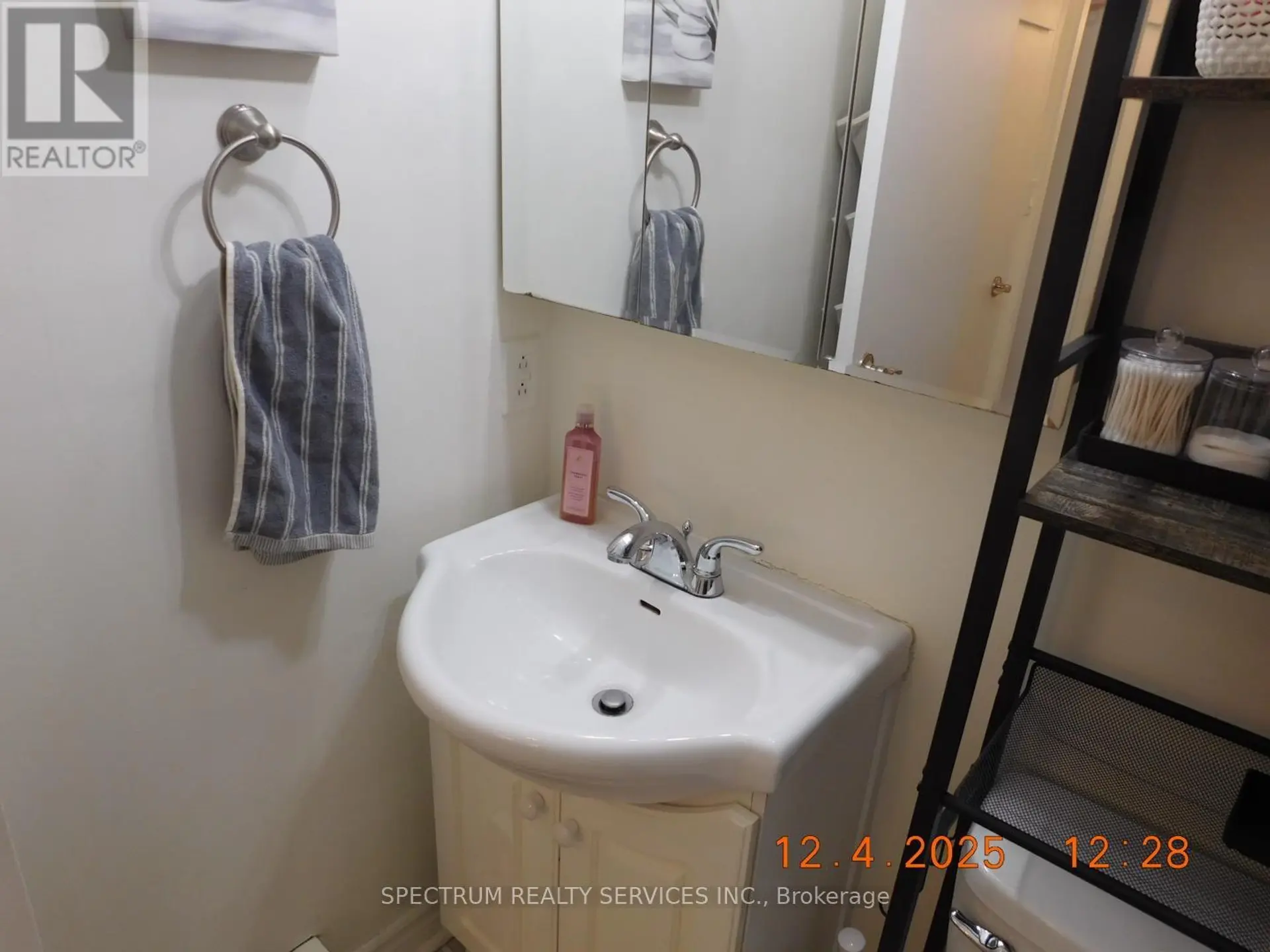 #808 3320 FIELDGATE DRIVE - Image 9