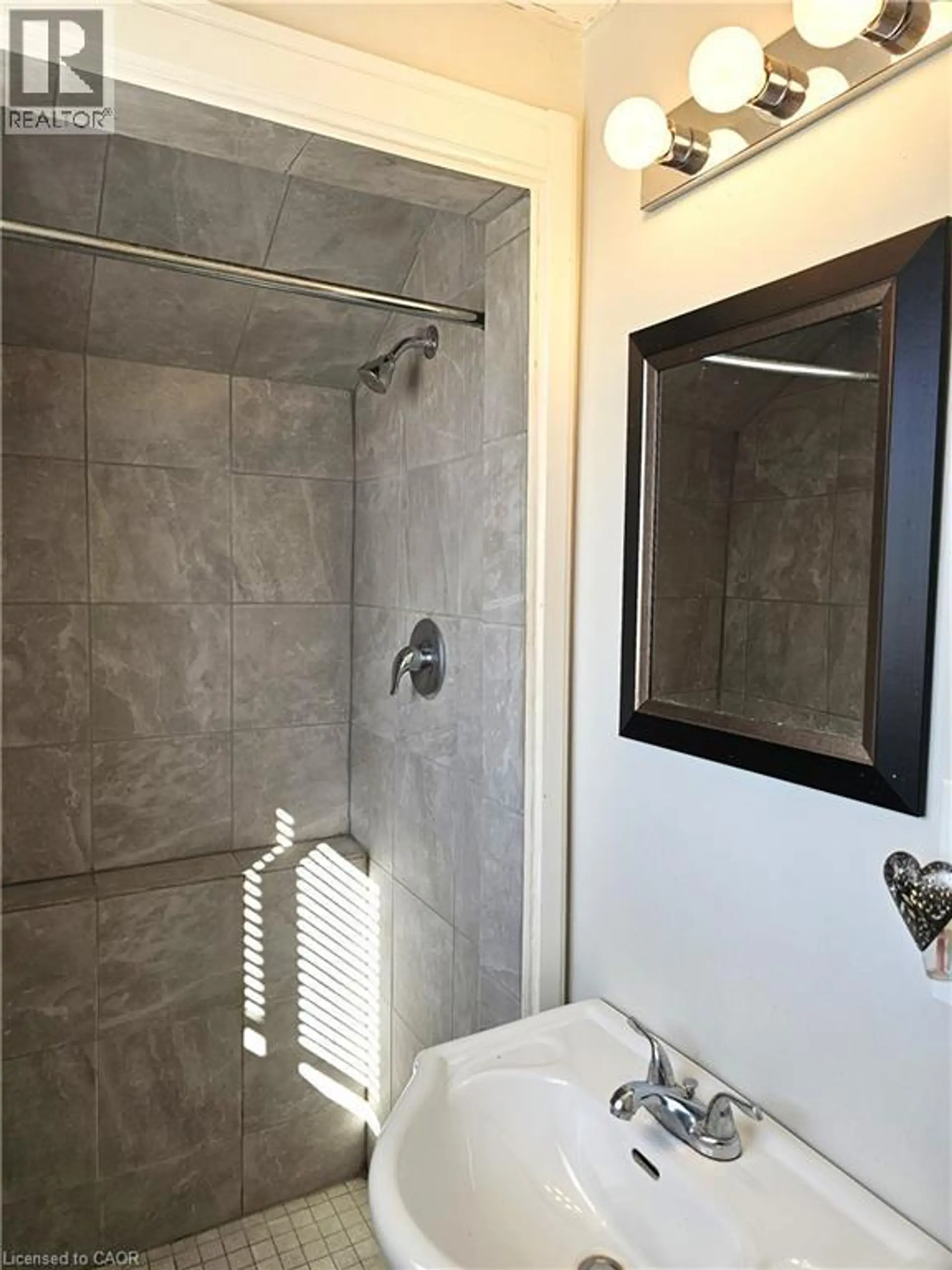 292 FARES Street - Image 17