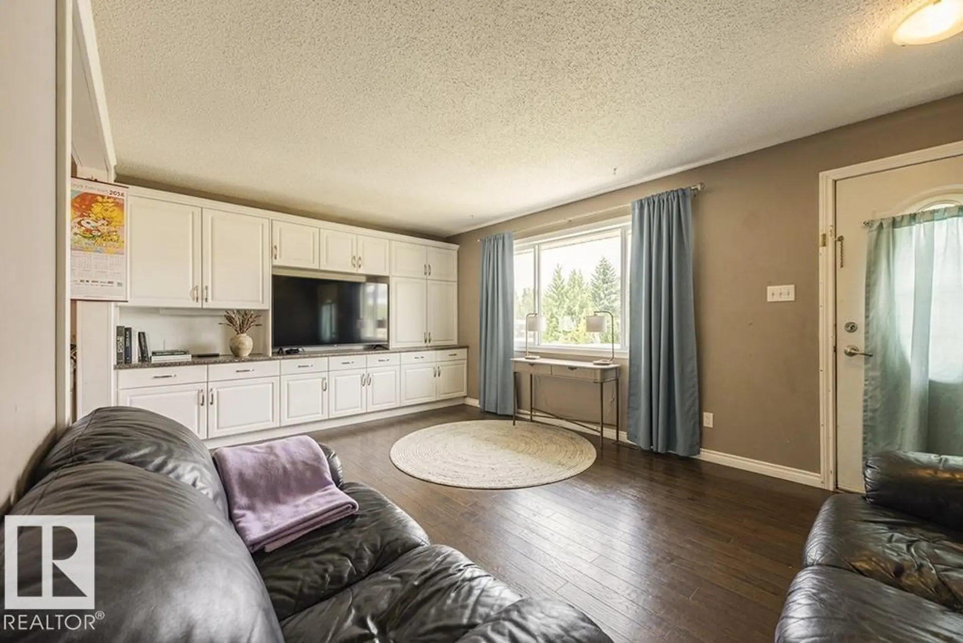 9827 152 ST NW - Image 1