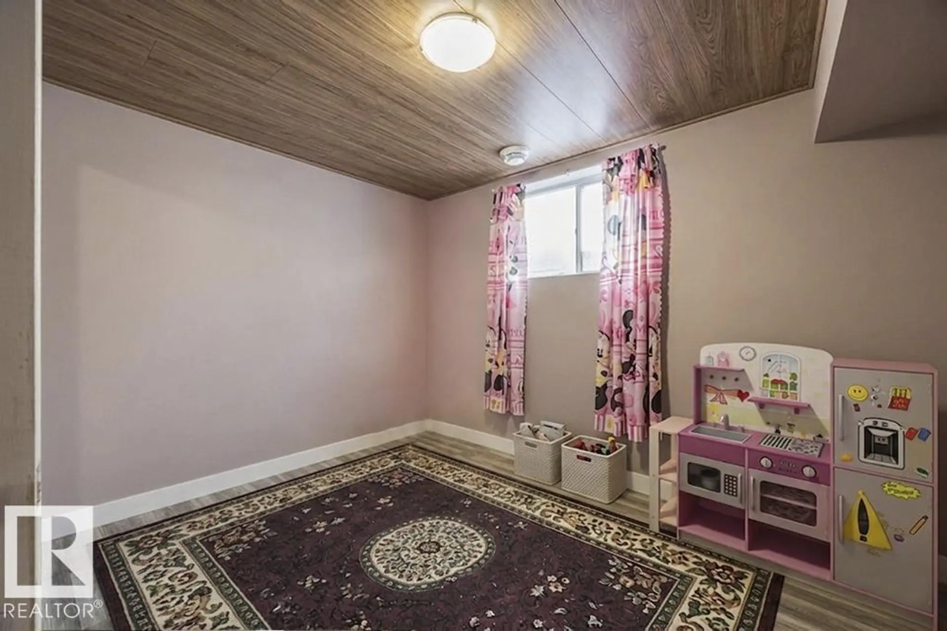 9827 152 ST NW - Image 13