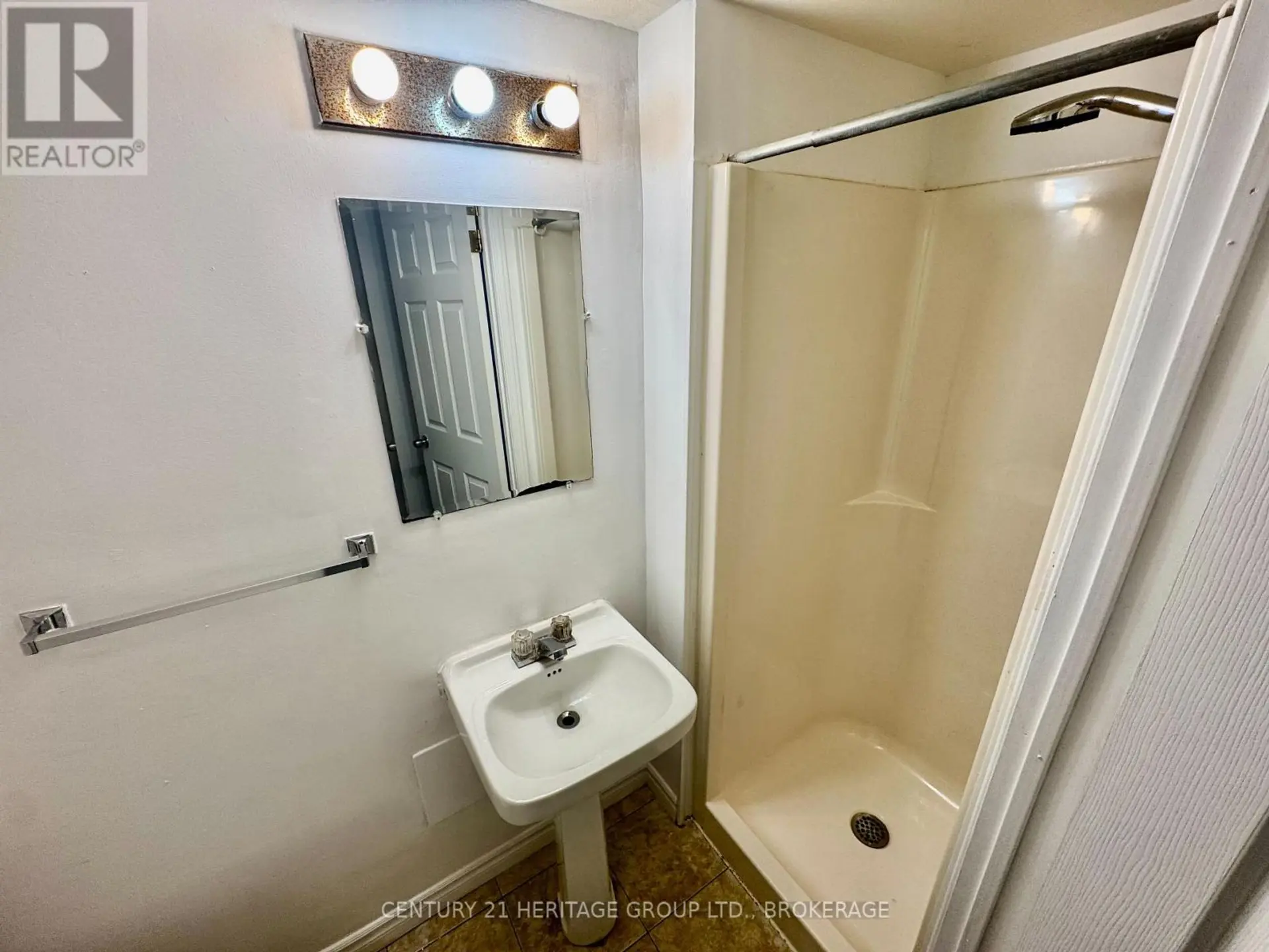 356 OWENS CRESCENT - Image 15