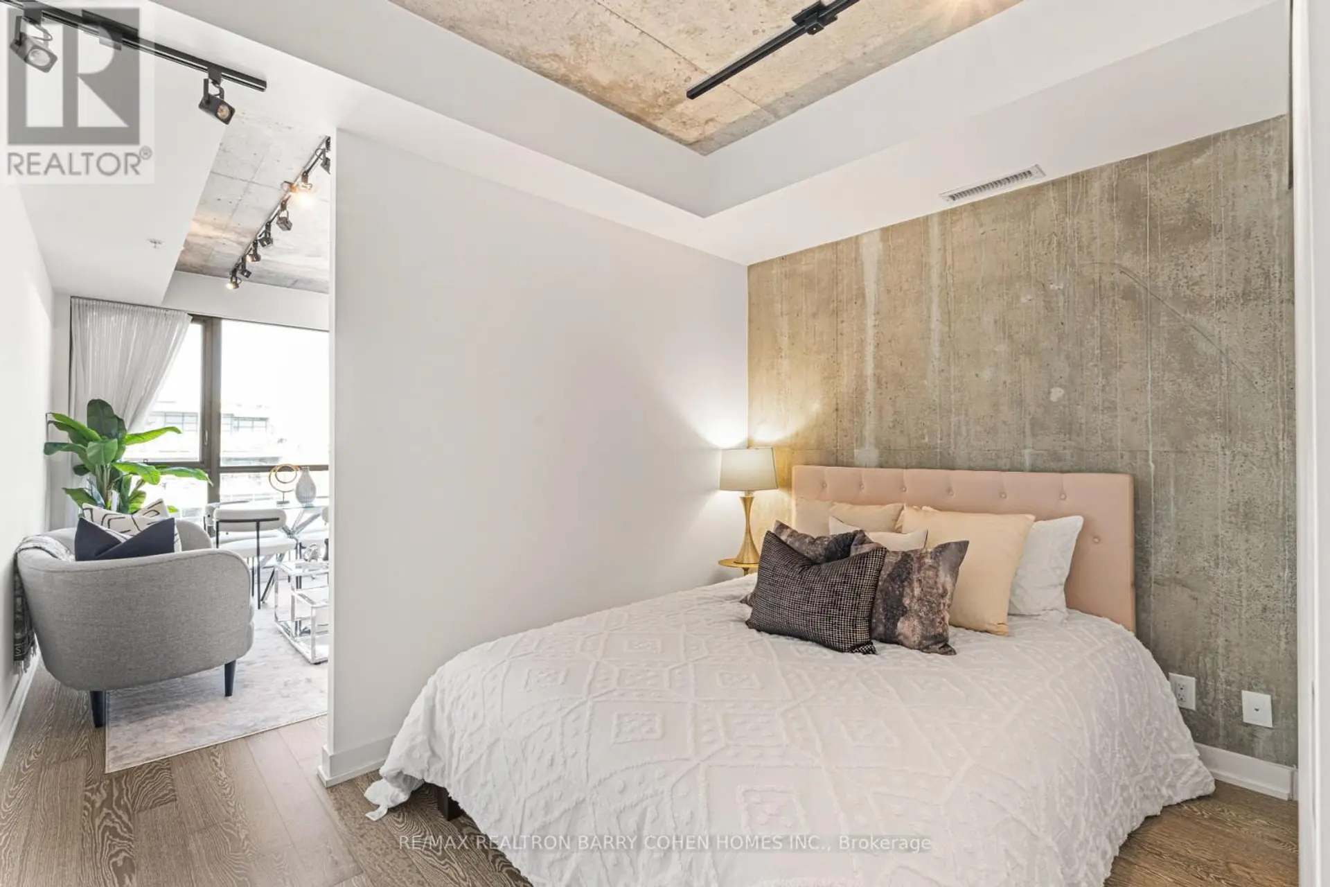 #904 39 BRANT STREET - Image 7
