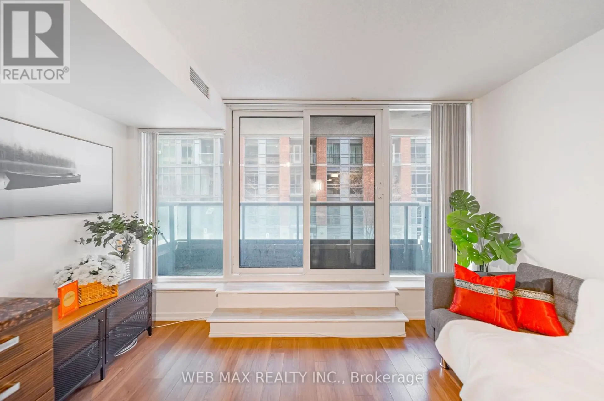 #205 36 LISGAR STREET - Image 6