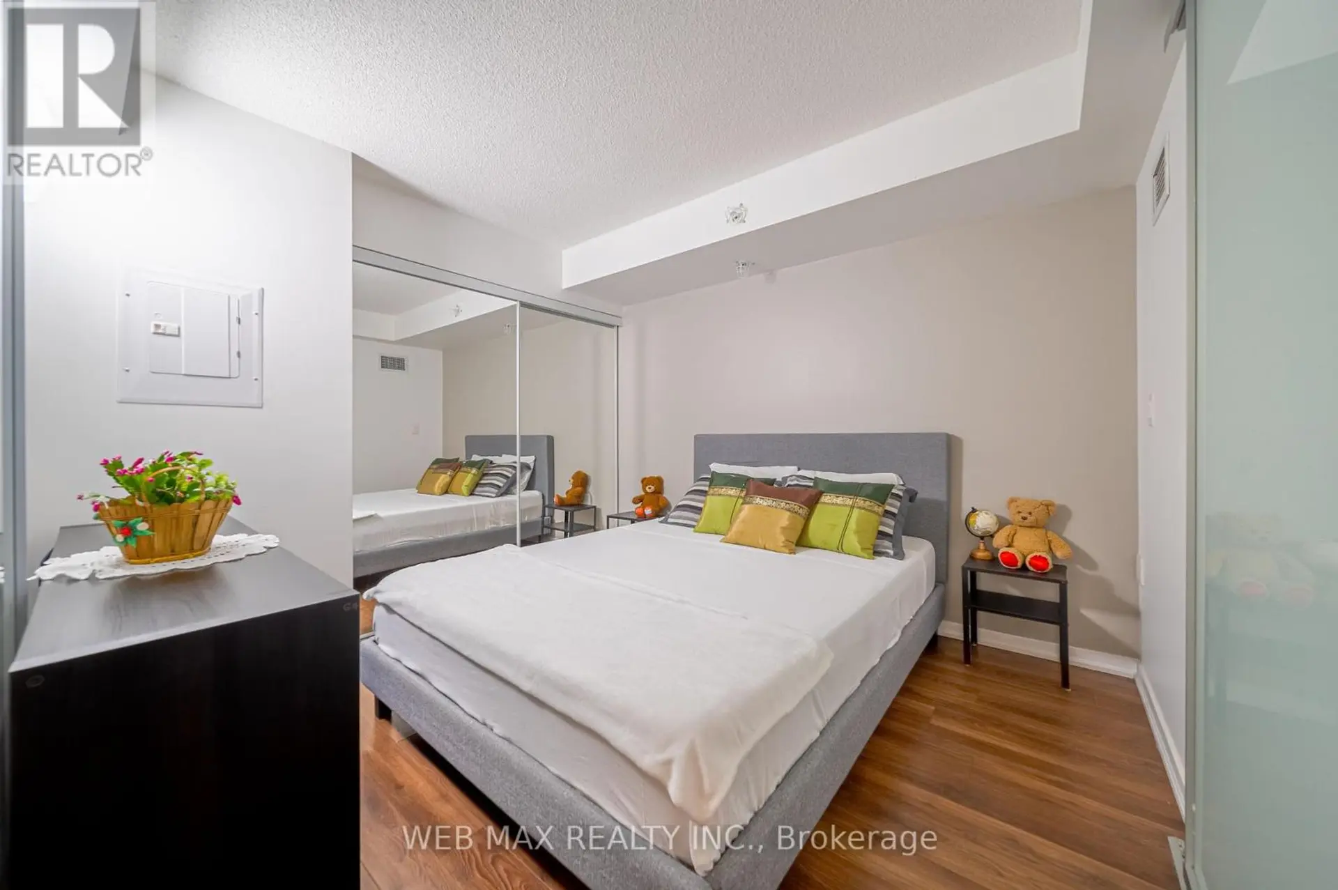 #205 36 LISGAR STREET - Image 9