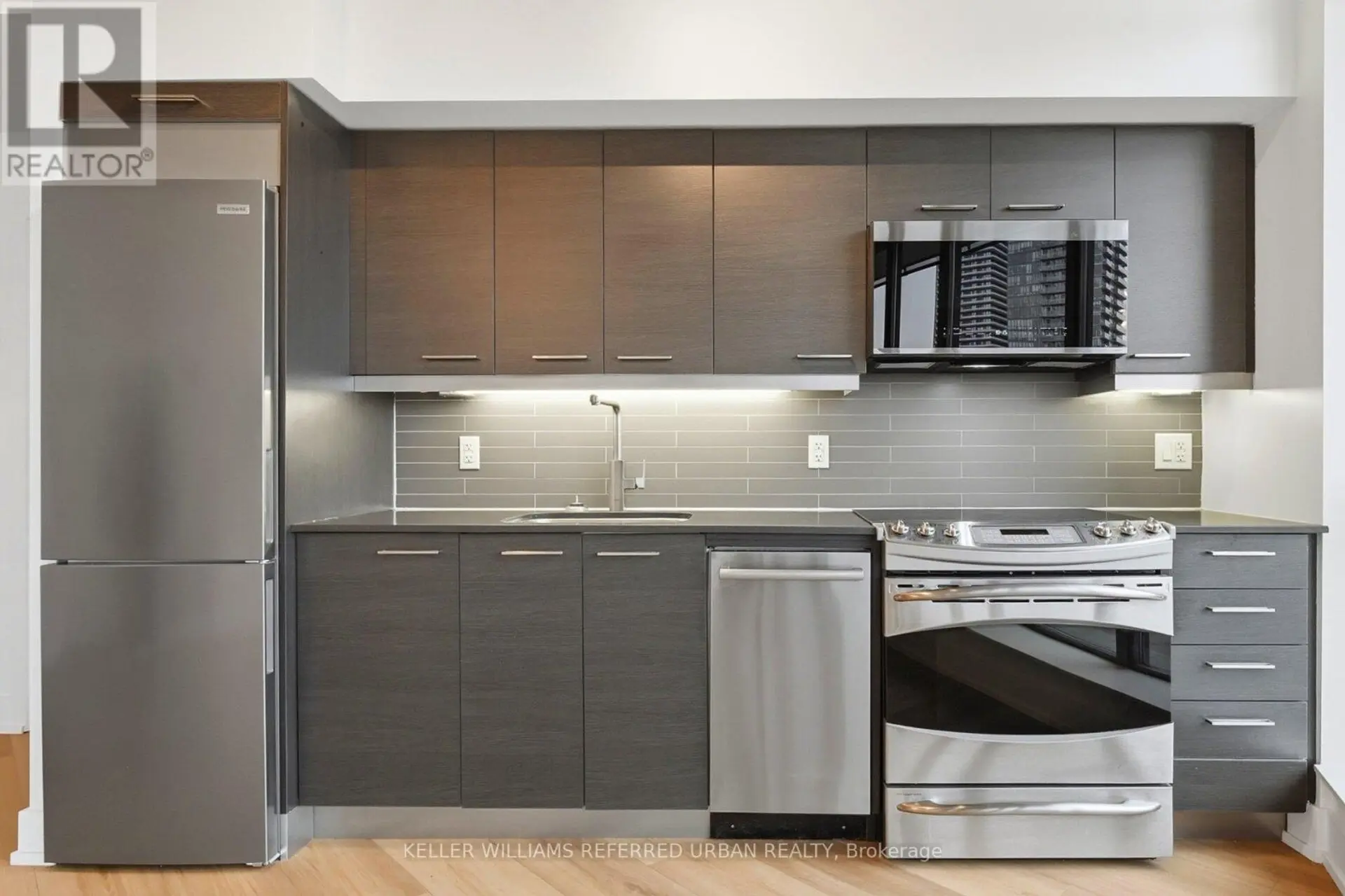 #607 90 TRINITY STREET - Image 6