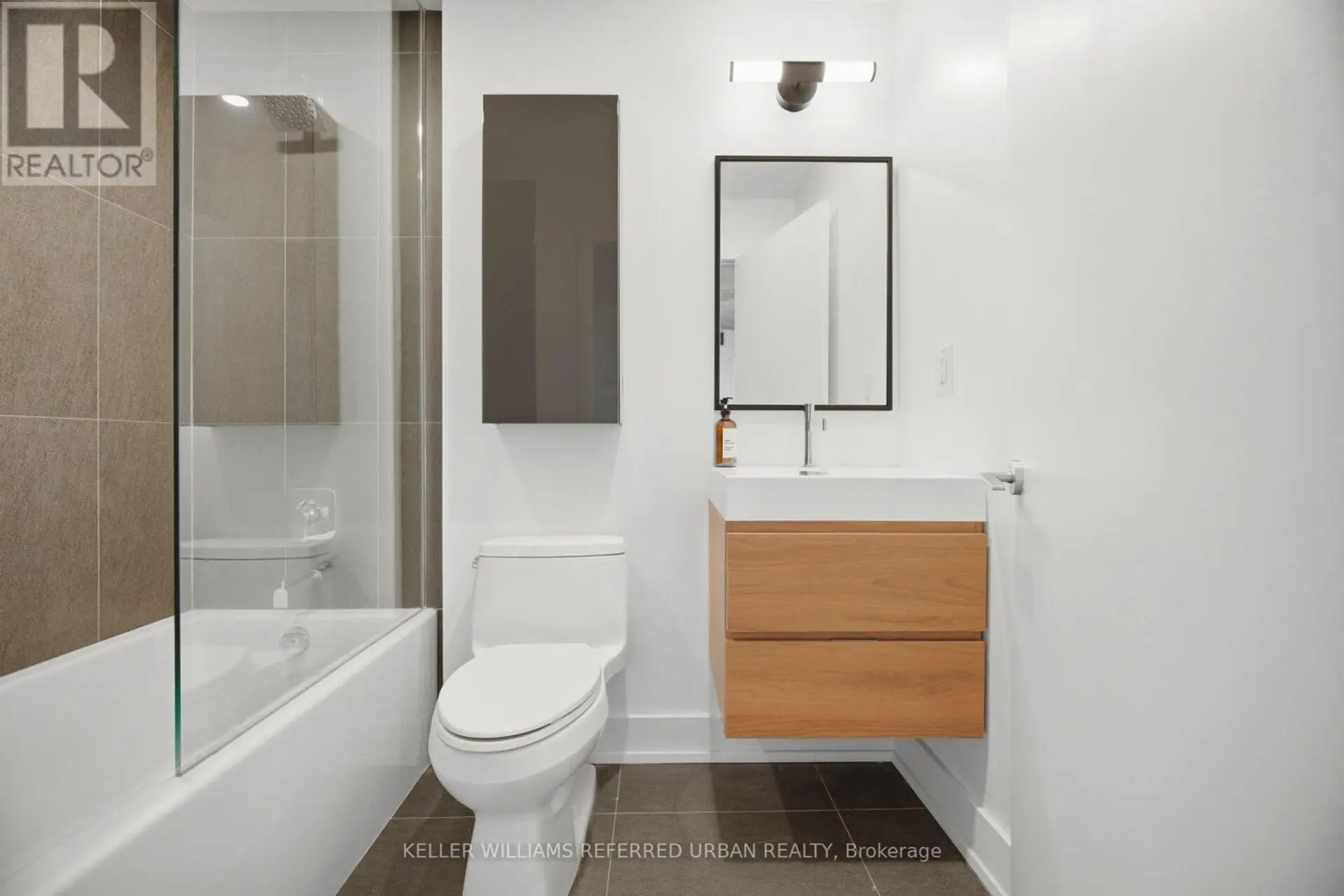 #607 90 TRINITY STREET - Image 7
