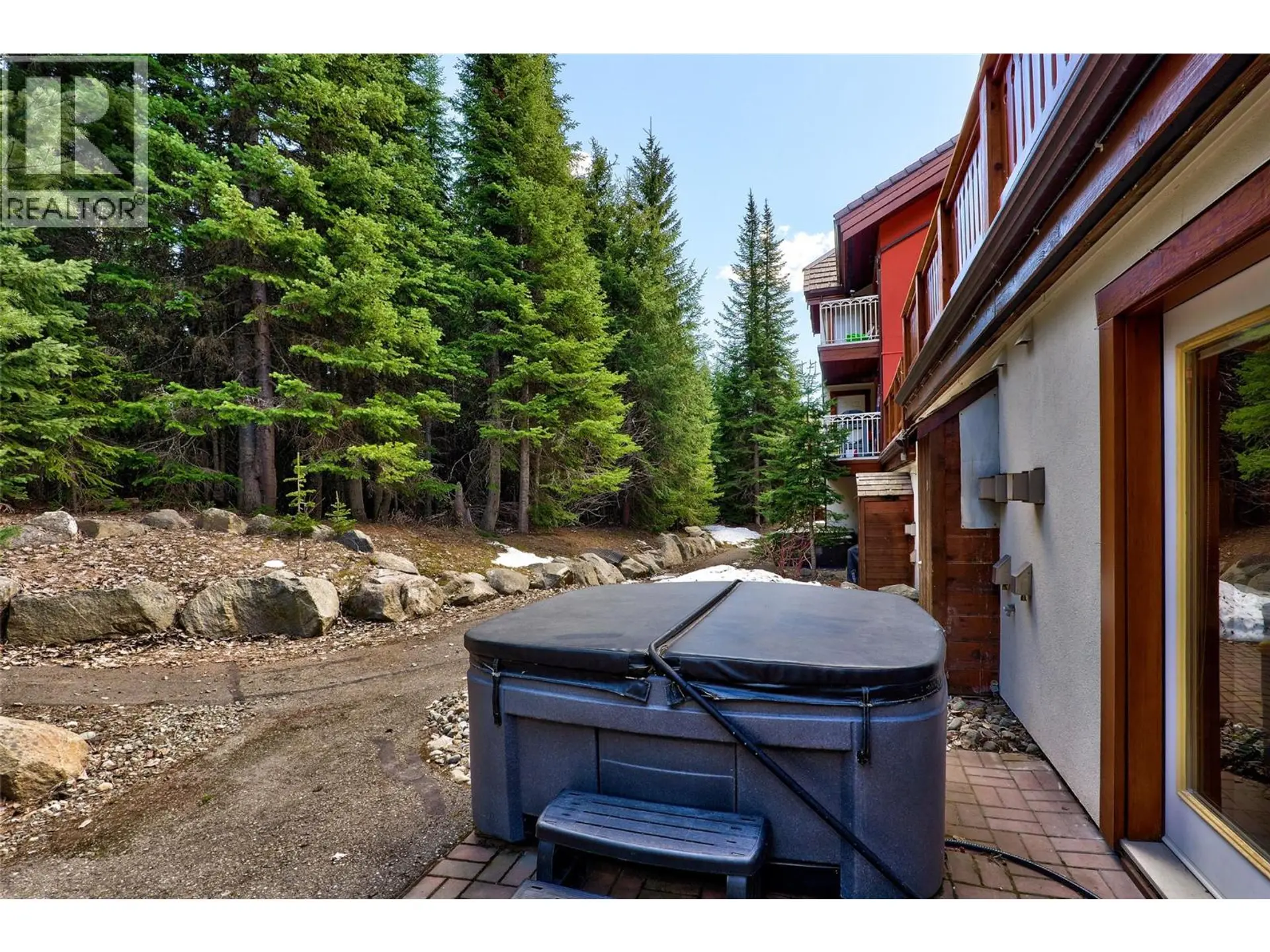#25 3300 Village Place - Image 15