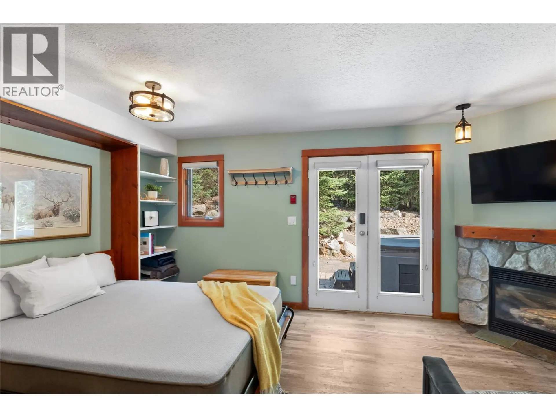 #25 3300 Village Place - Image 3