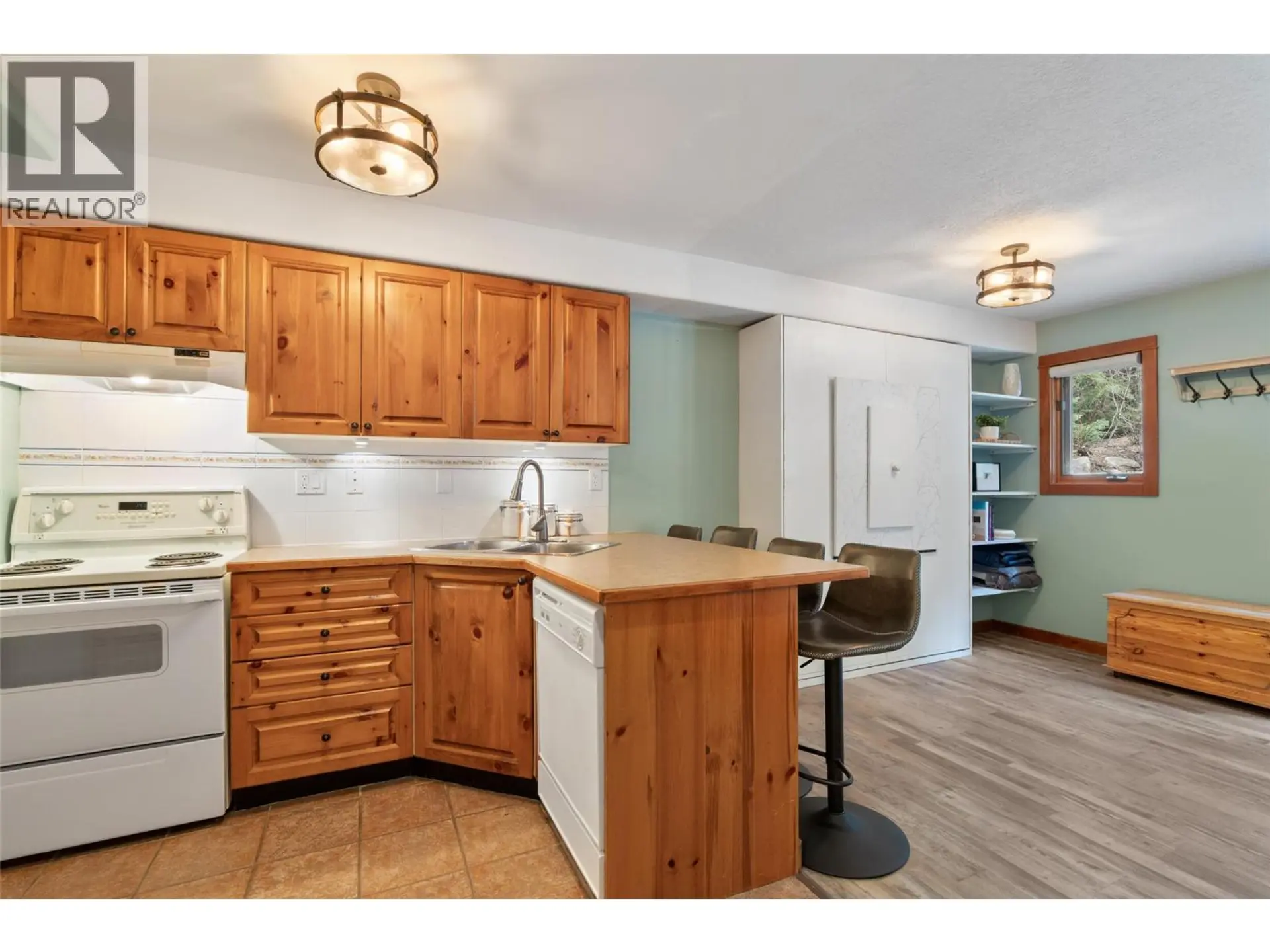 #25 3300 Village Place - Image 9