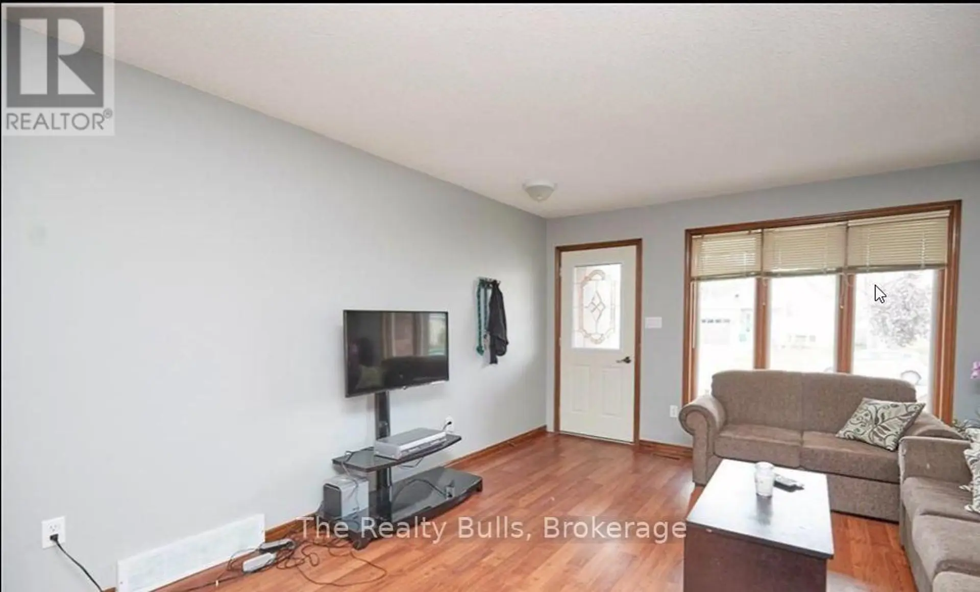 41 POPLAR CRESCENT - Image 3