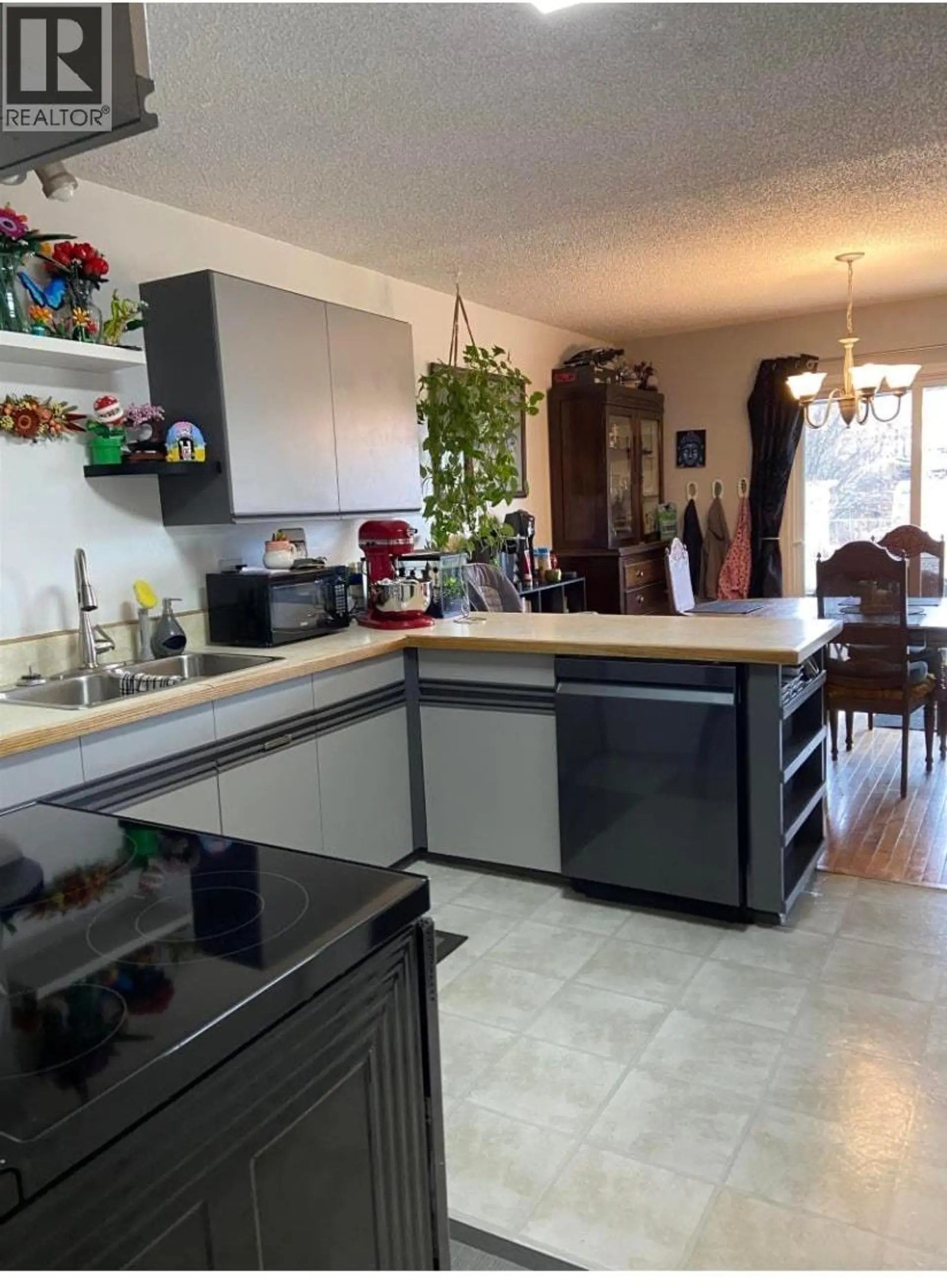 10856 102 STREET - Image 4