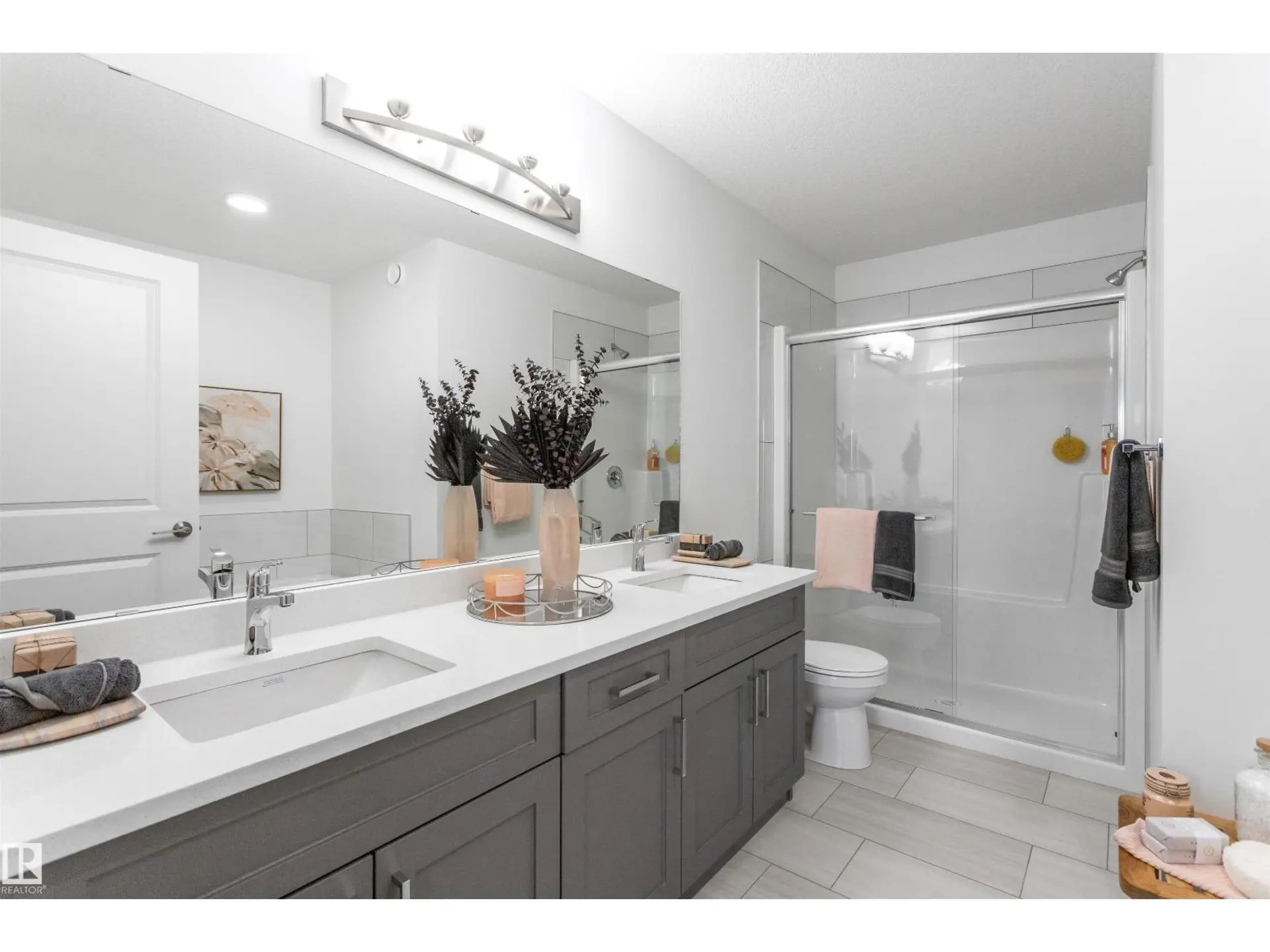 20841 15a AV NW - Image 17