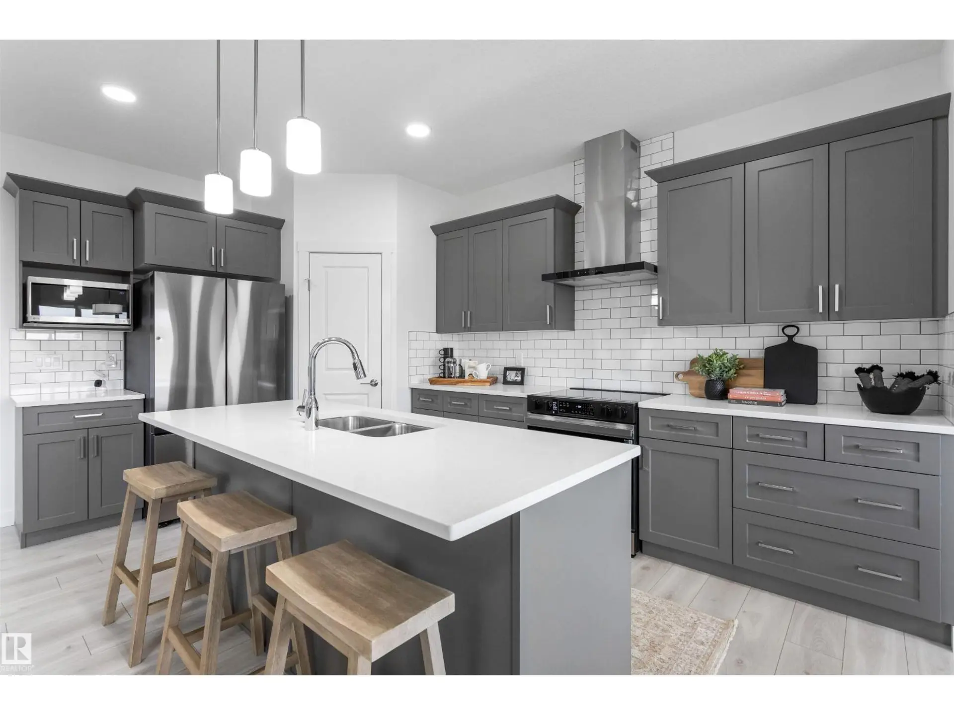 20841 15a AV NW - Image 5
