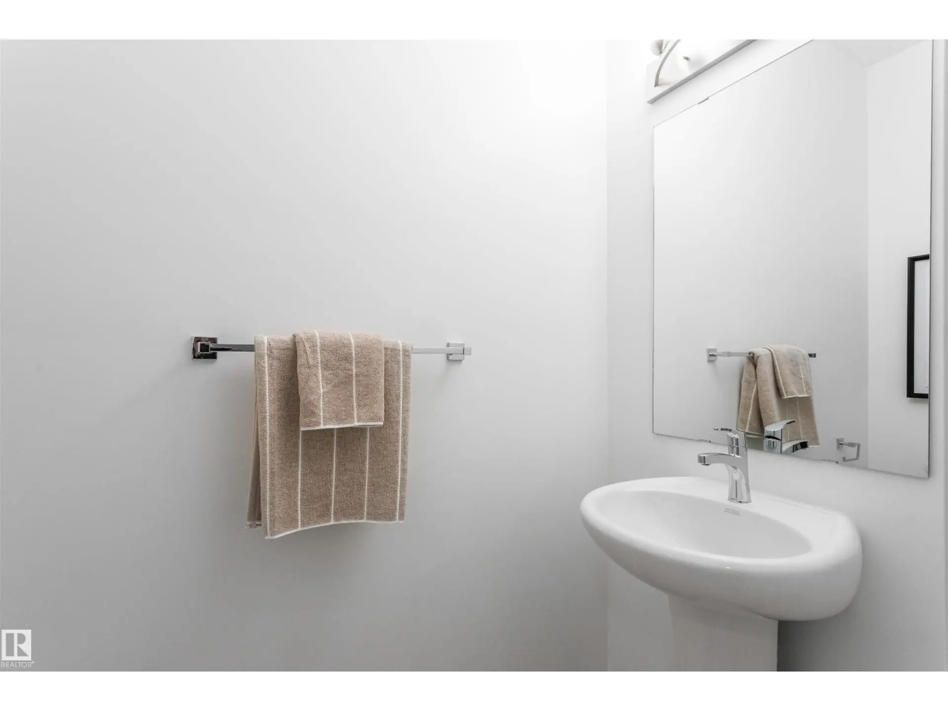 20833 15A AV NW - Image 12