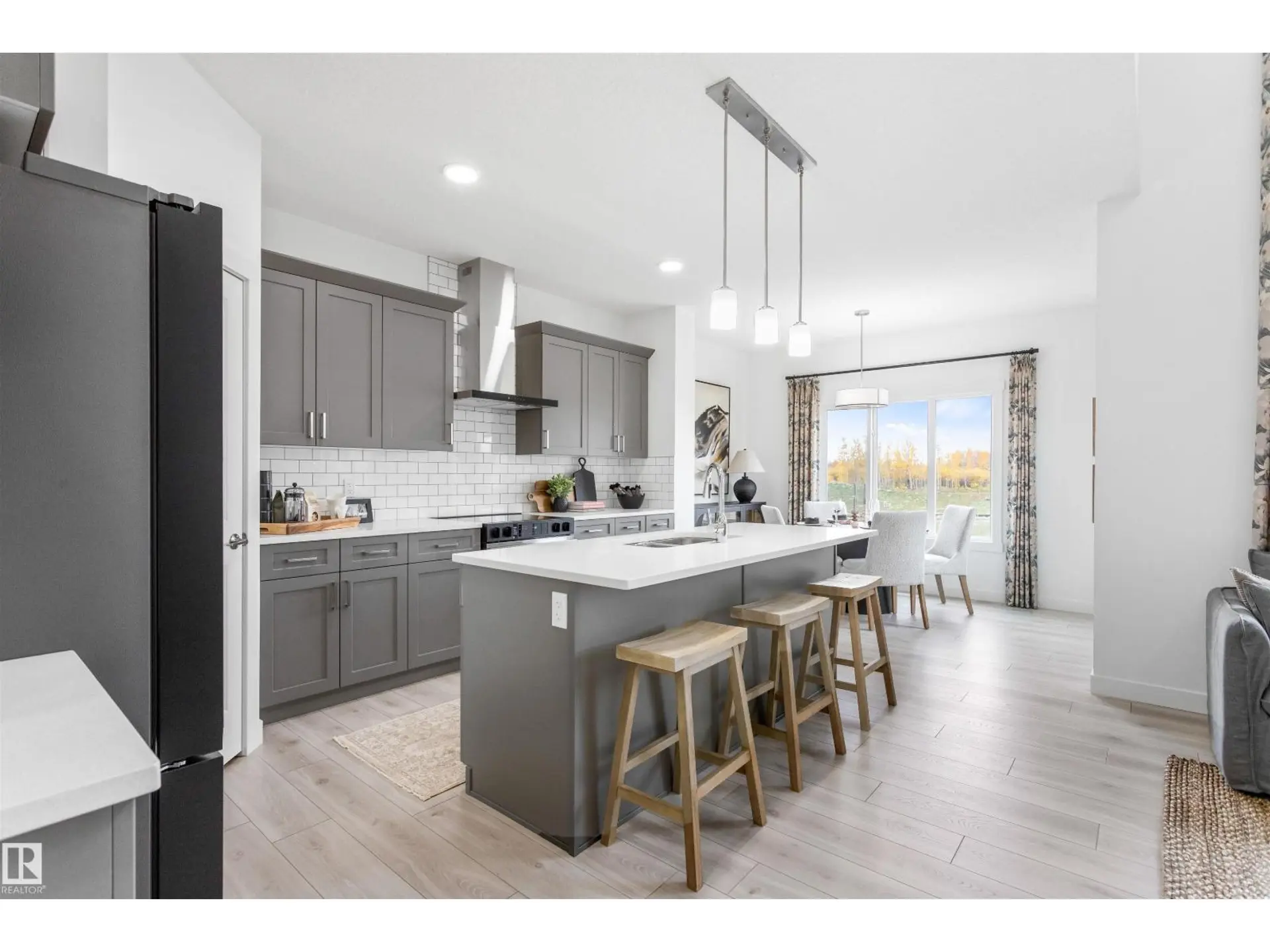 20833 15A AV NW - Image 4