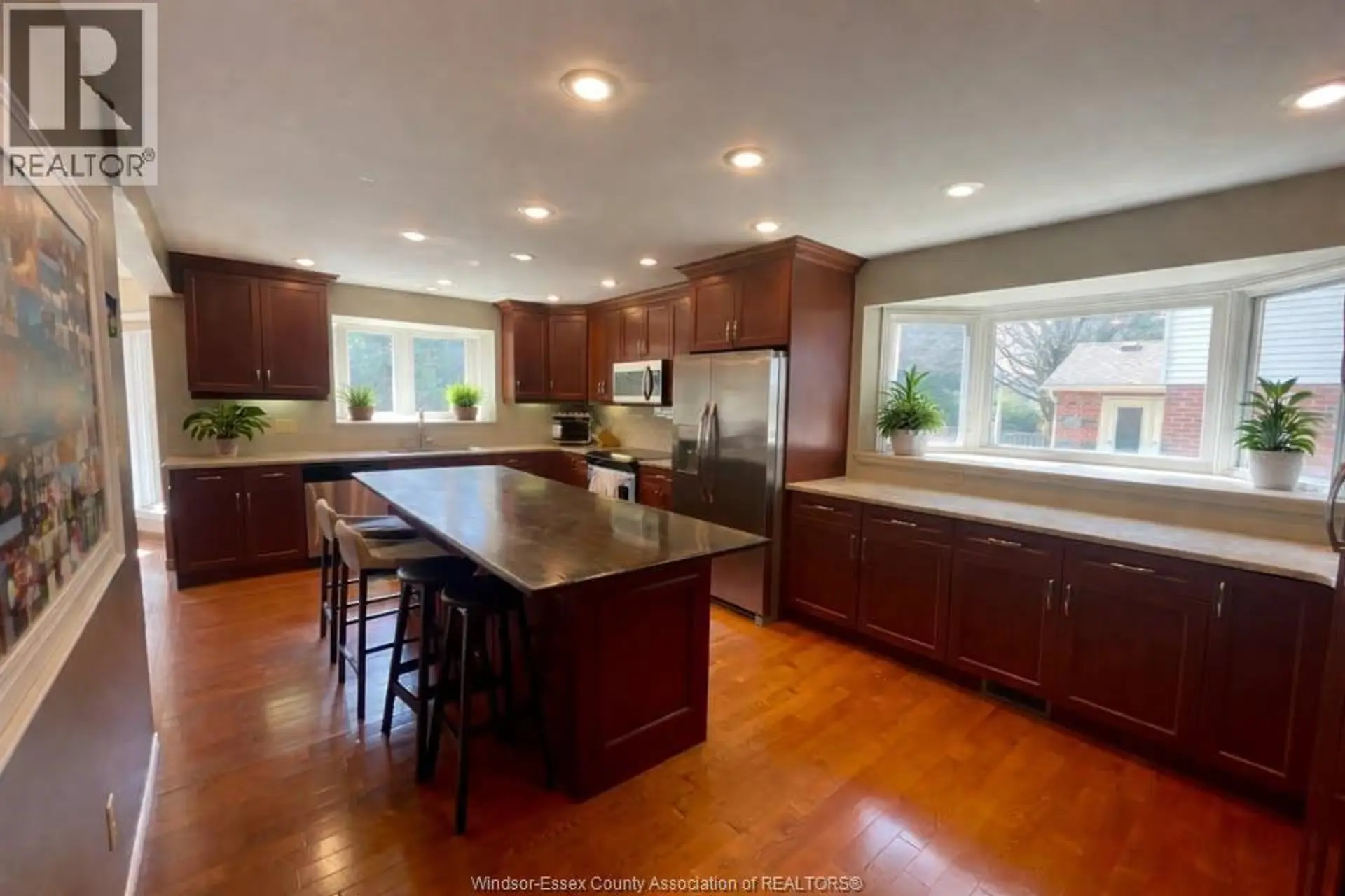 555 JEFFREYBROOK DRIVE - Image 2