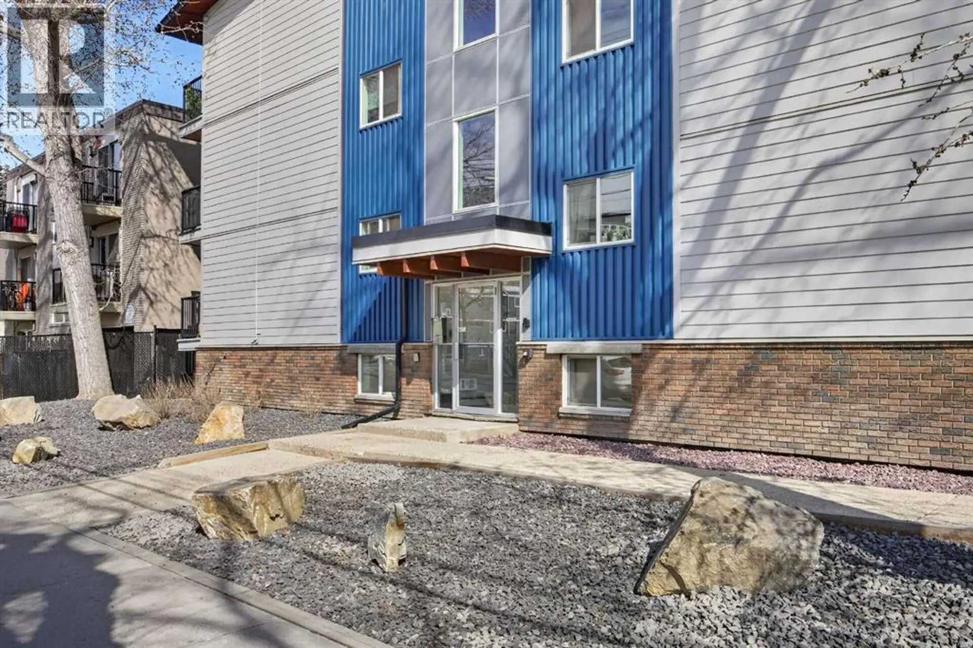 #202 626 2 Avenue NE - Image 2