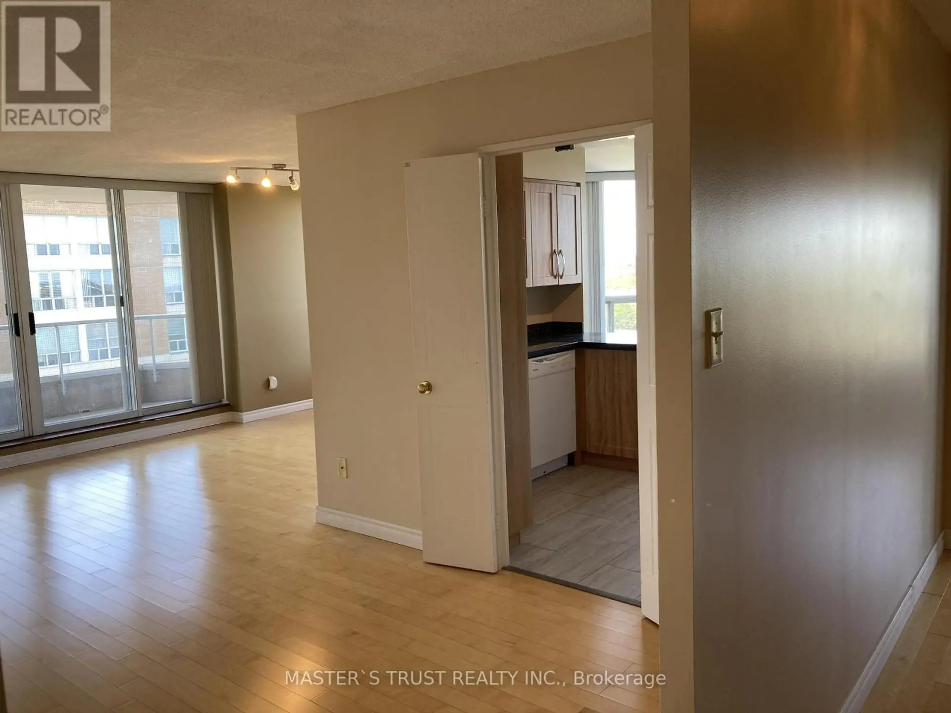 #803 410 MCLEVIN AVENUE - Image 5