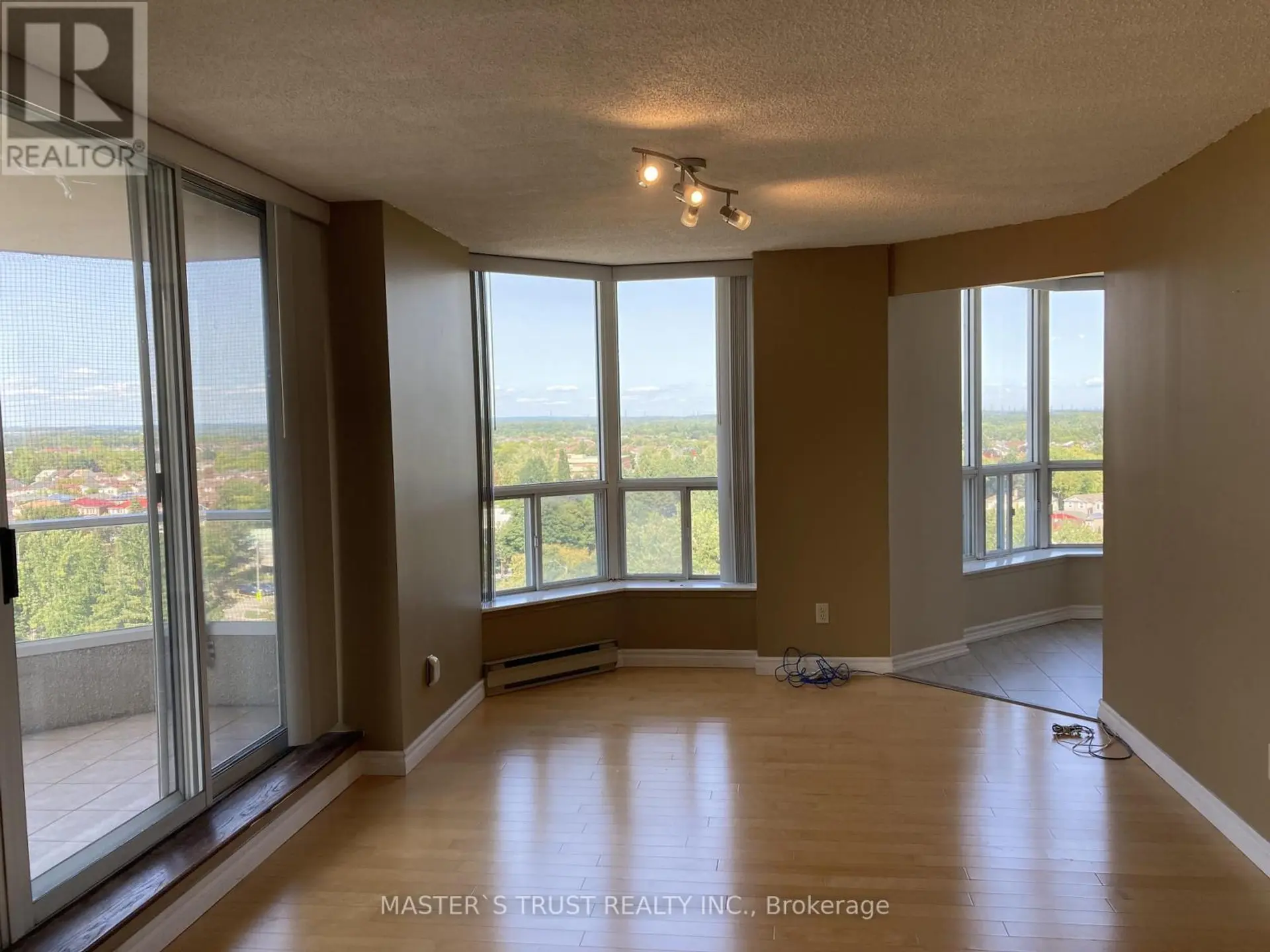 #803 410 MCLEVIN AVENUE - Image 2