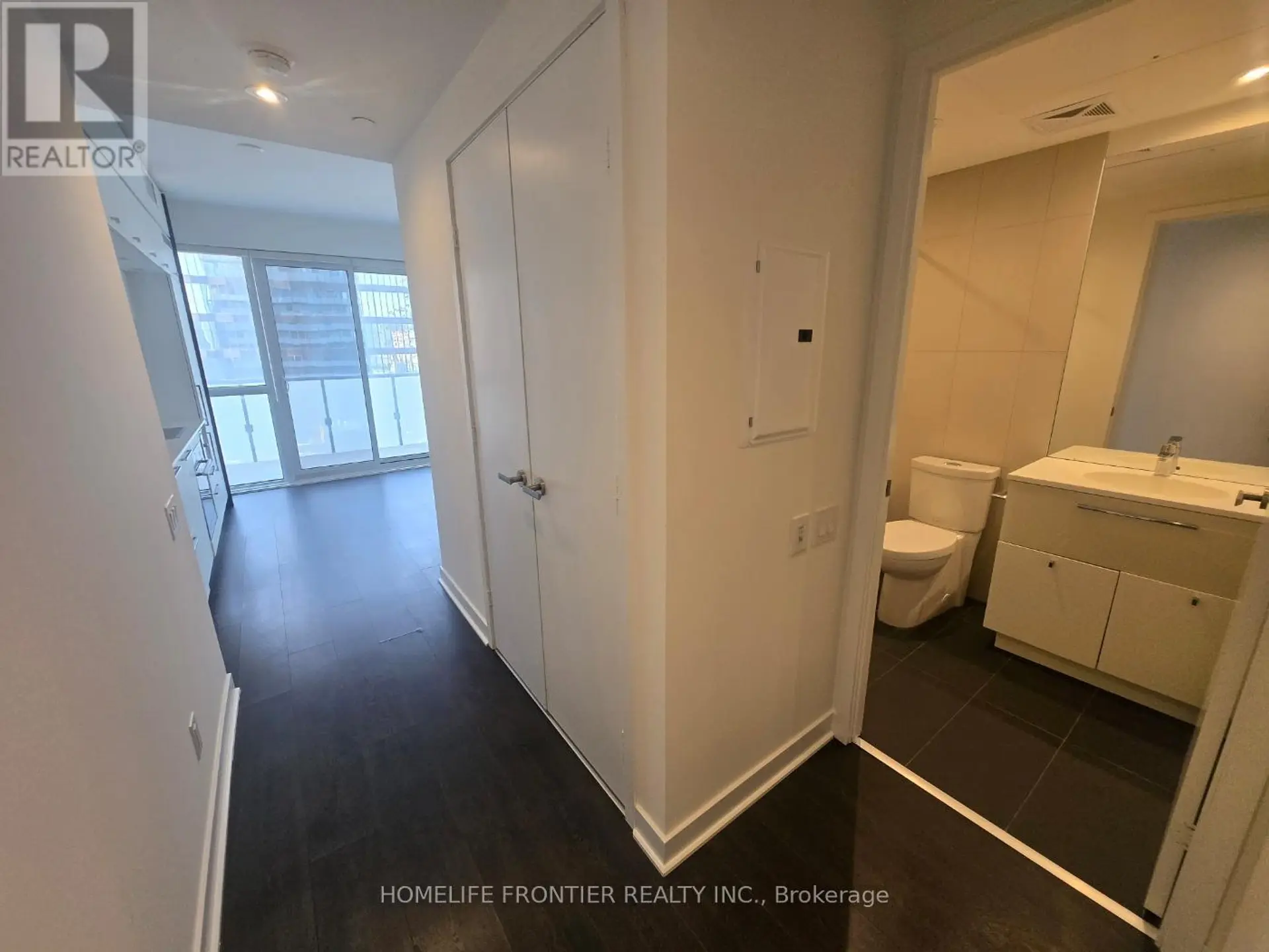 #2106 15 GRENVILLE STREET - Image 3