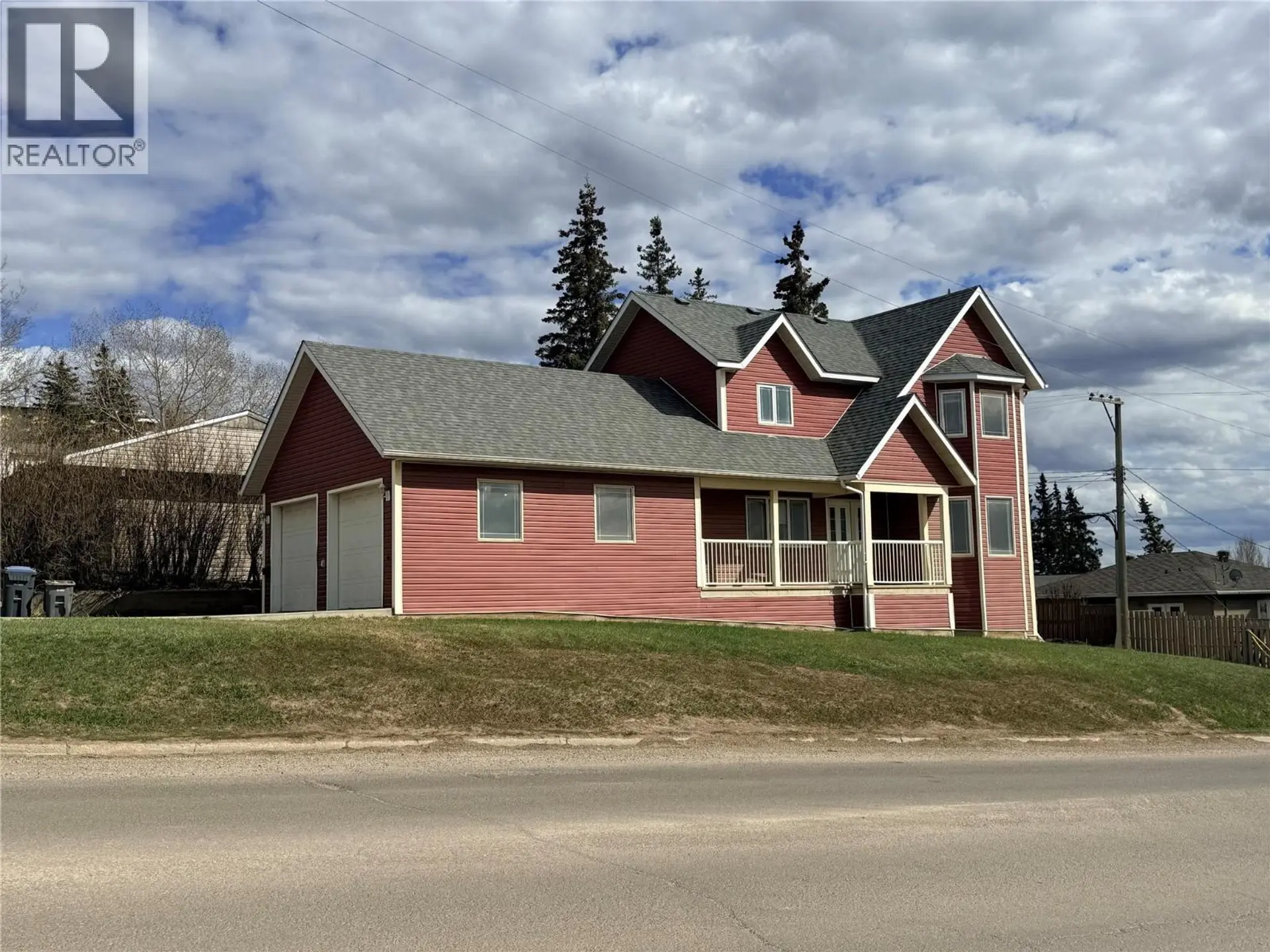 Property at 721 100 Avenue, Dawson Creek, BC