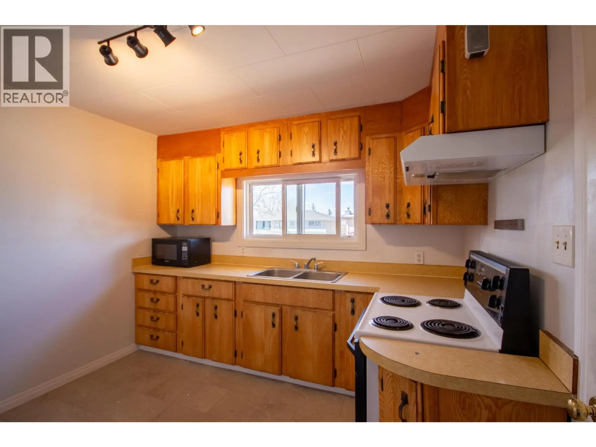 9208 7 Street - Image 3
