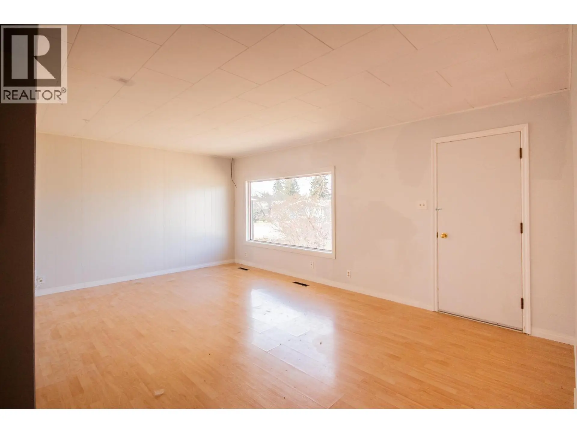 9208 7 Street - Image 5