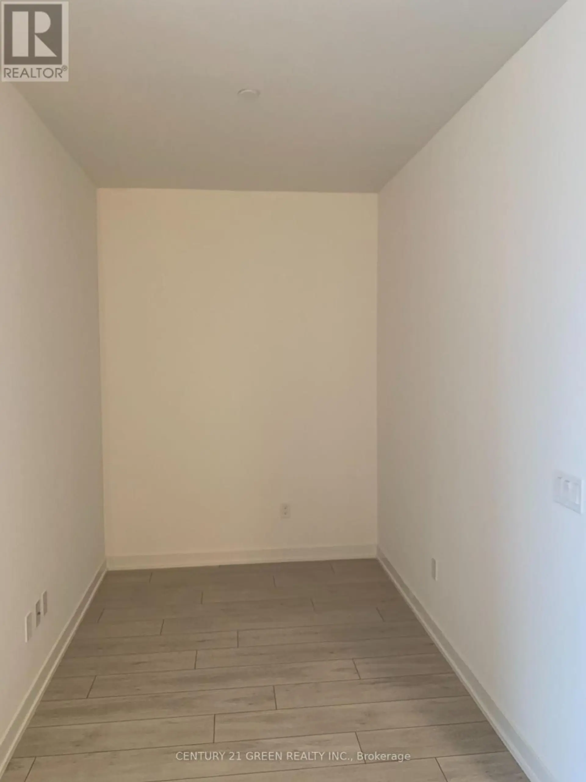 #817 31 TIPPETT ROAD - Image 6