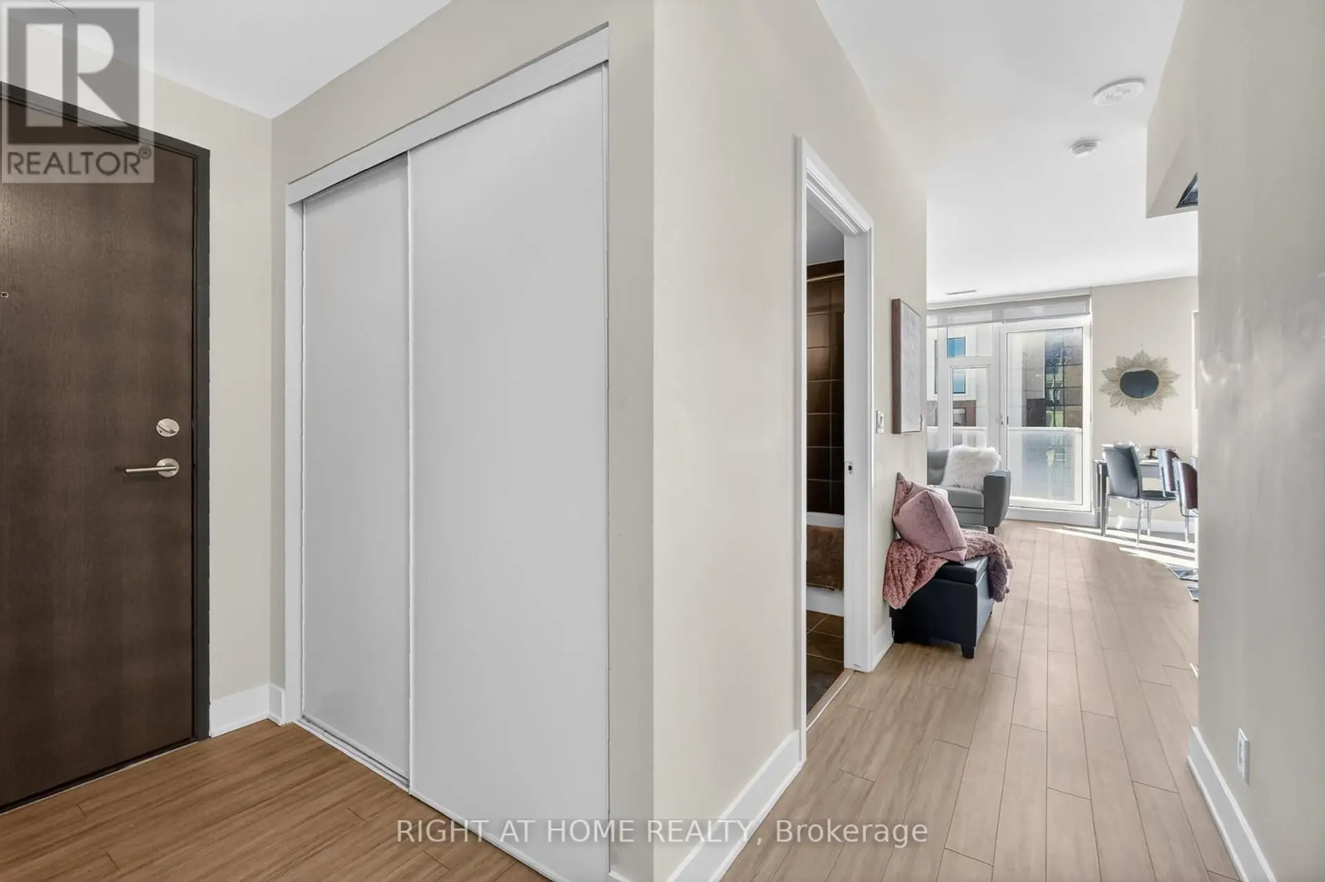 #806 118 HOLMWOOD AVENUE - Image 2