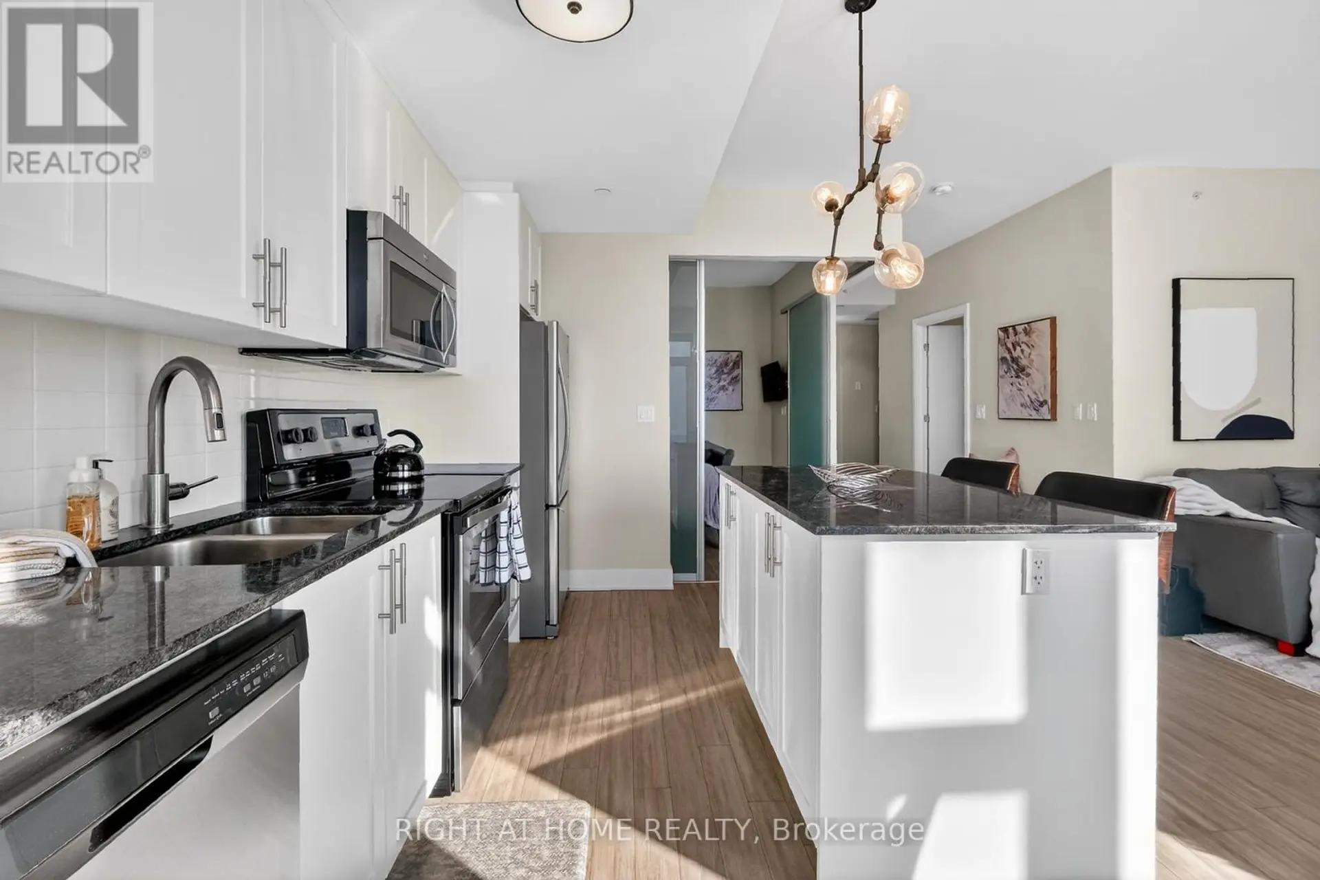 #806 118 HOLMWOOD AVENUE - Image 9