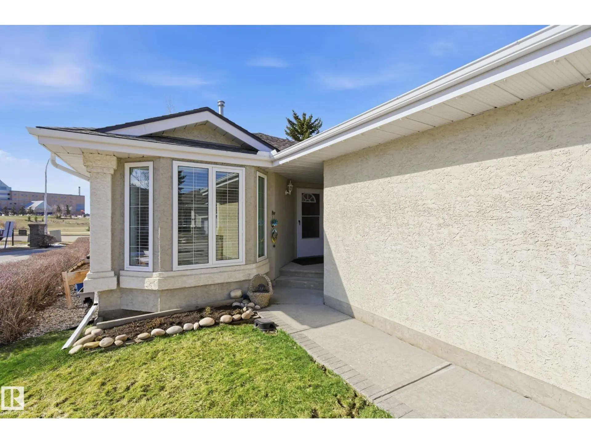295 YOUVILLE DR E NW - Image 3