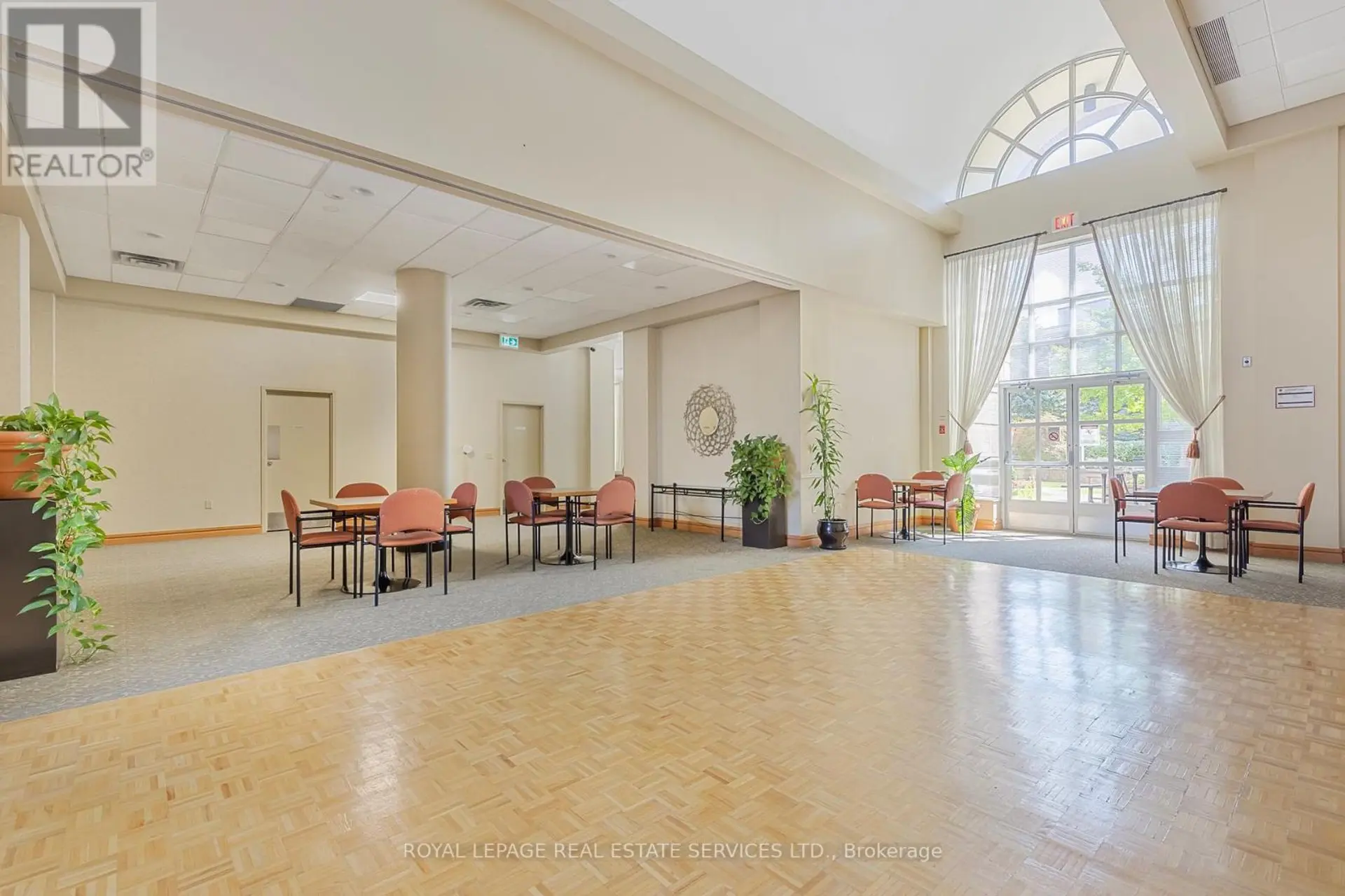 #202 11 THORNCLIFFE PARK DRIVE - Image 12