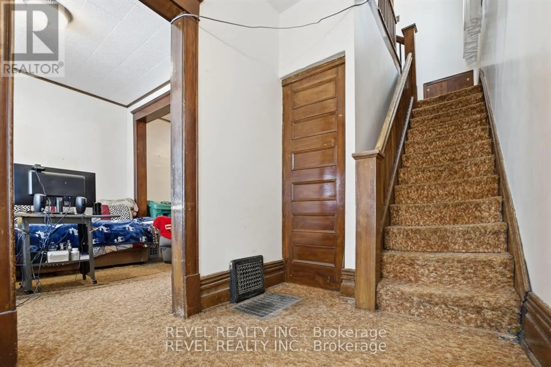 535 PARK STREET N - Image 6