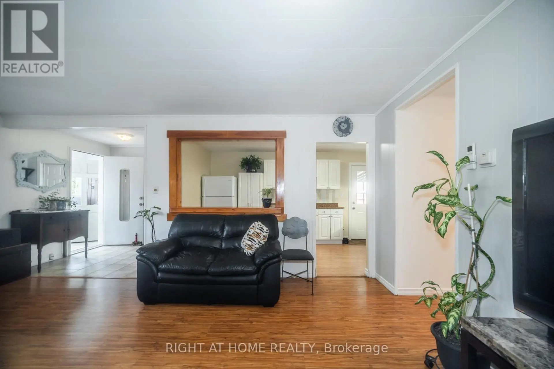1007 FERRIER AVENUE - Image 10