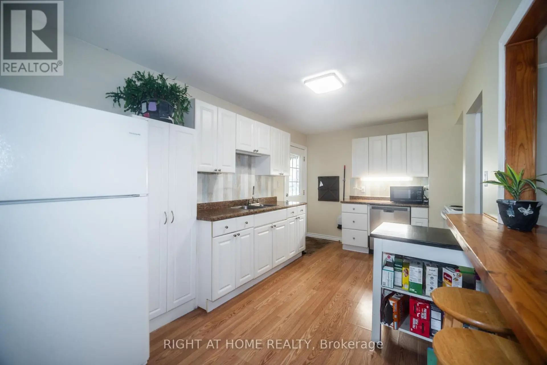 1007 FERRIER AVENUE - Image 6