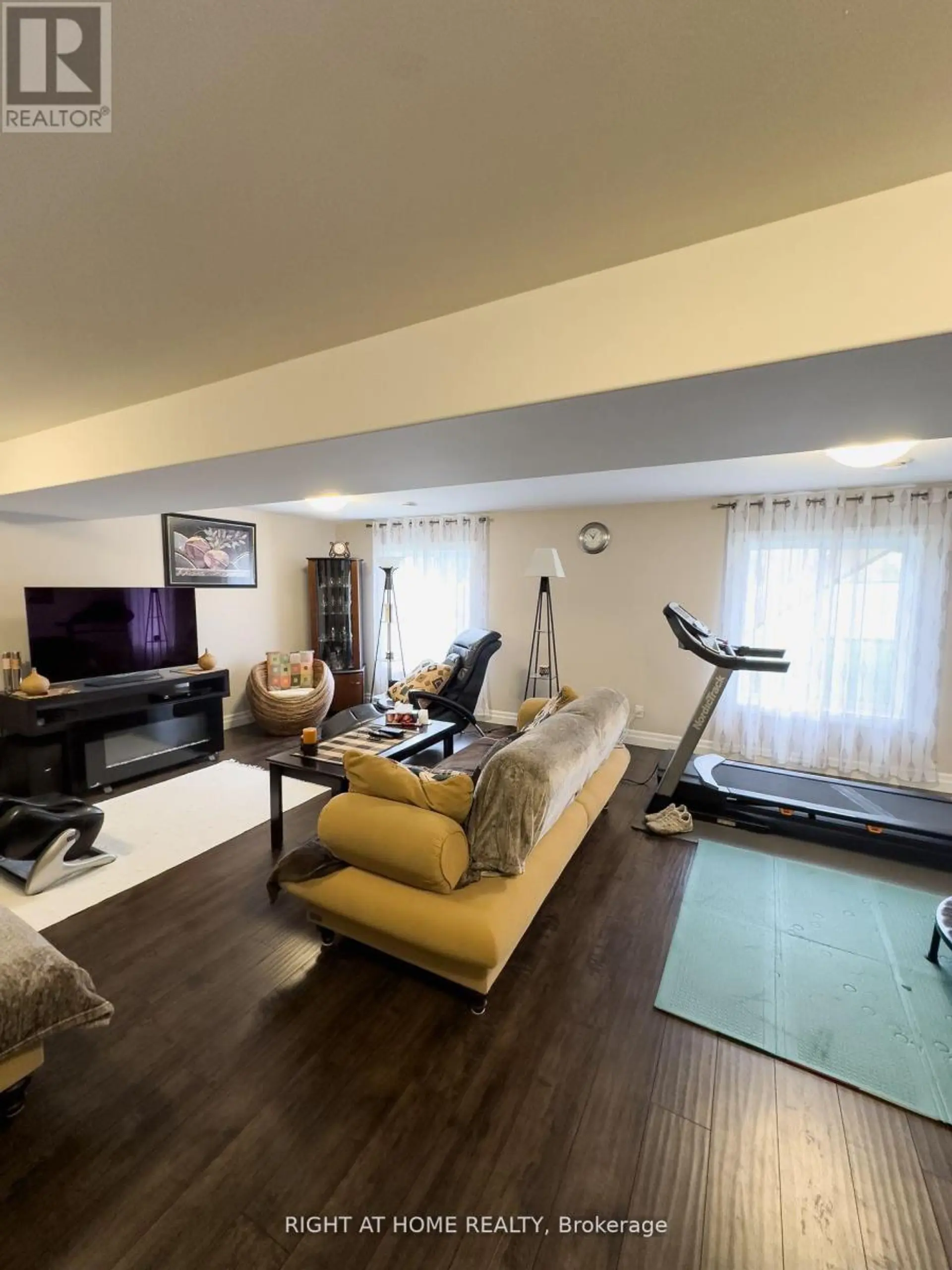 15 SPARTAN COURT - Image 12