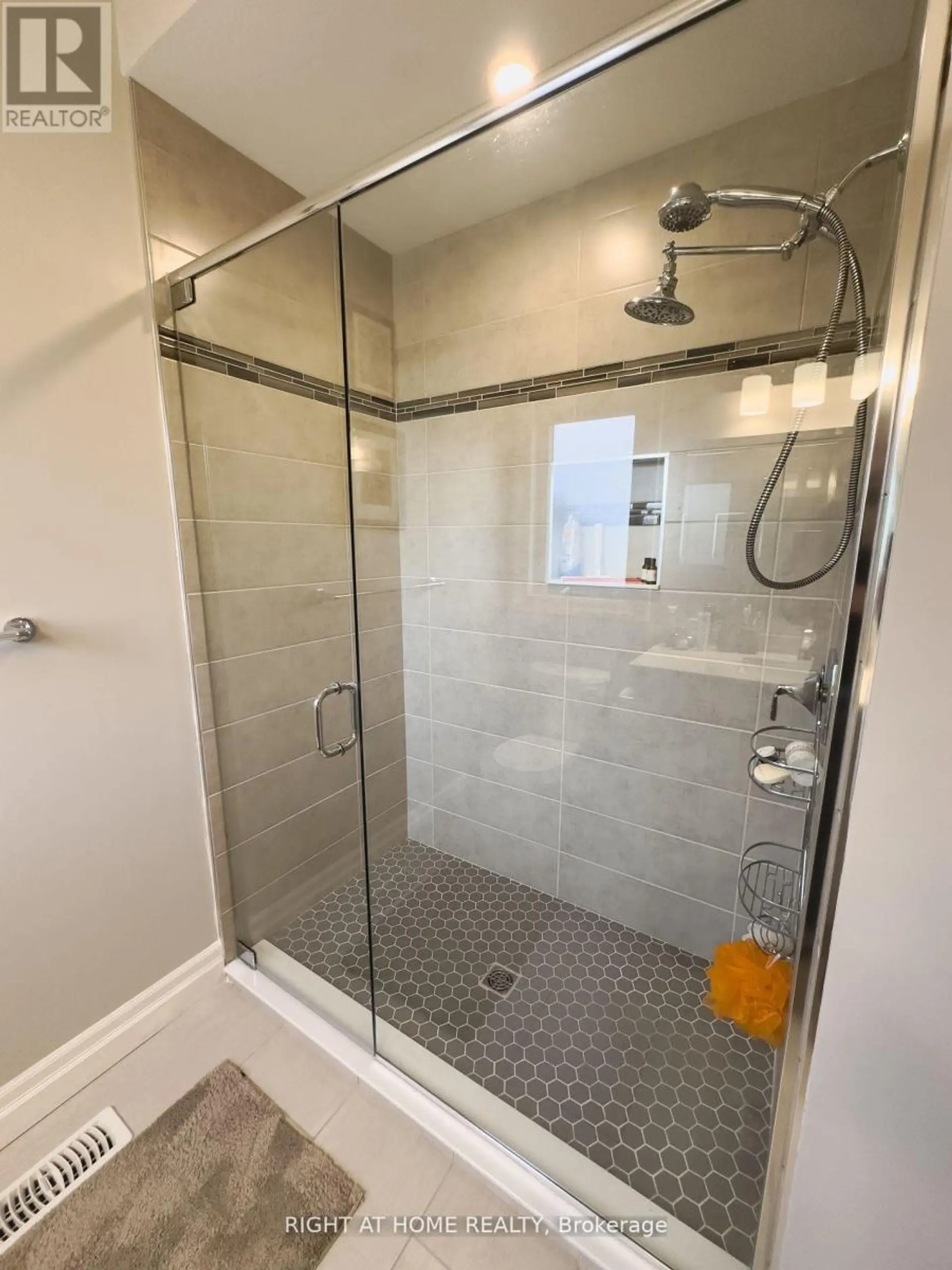 15 SPARTAN COURT - Image 17
