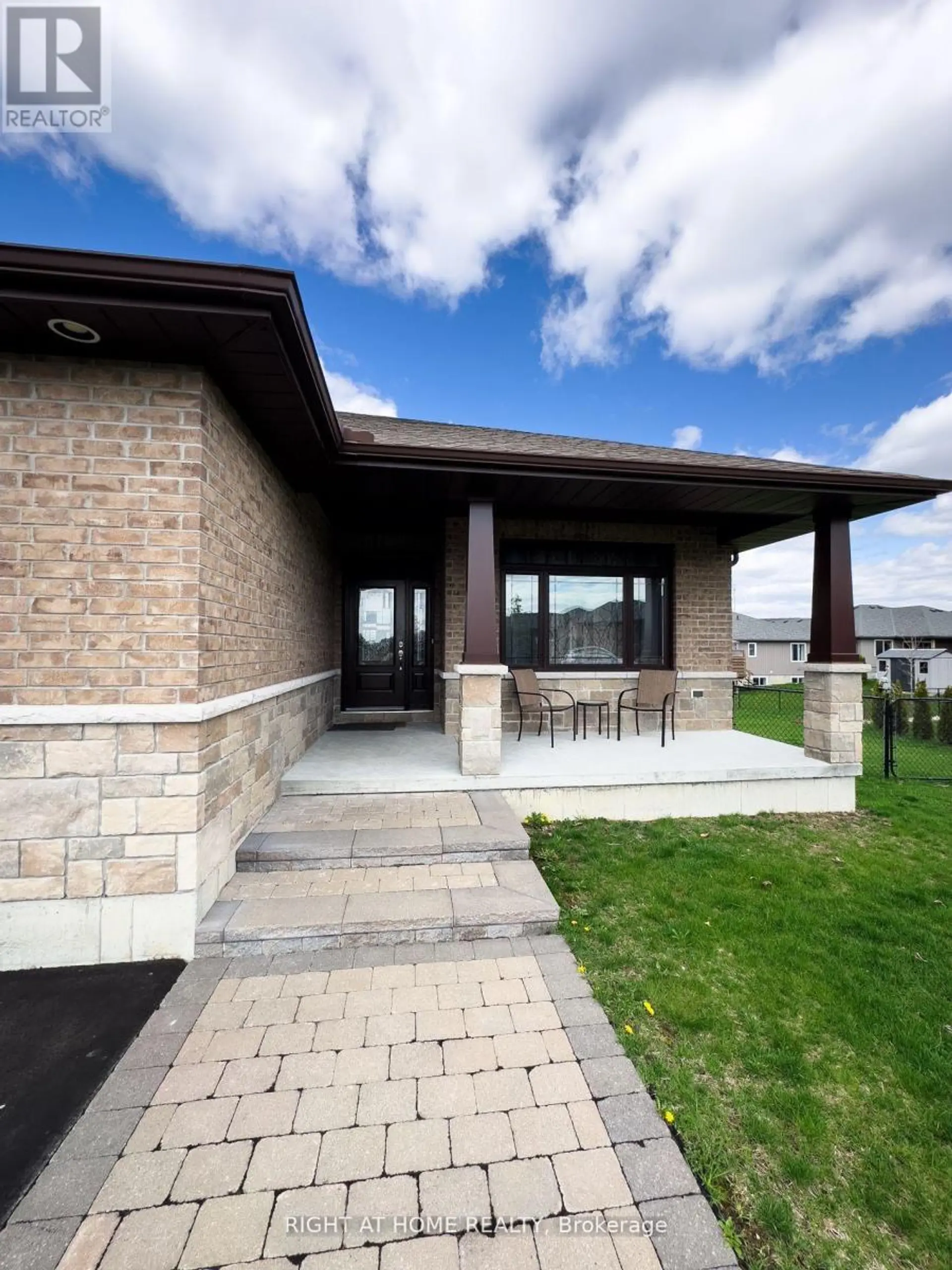 15 SPARTAN COURT - Image 2