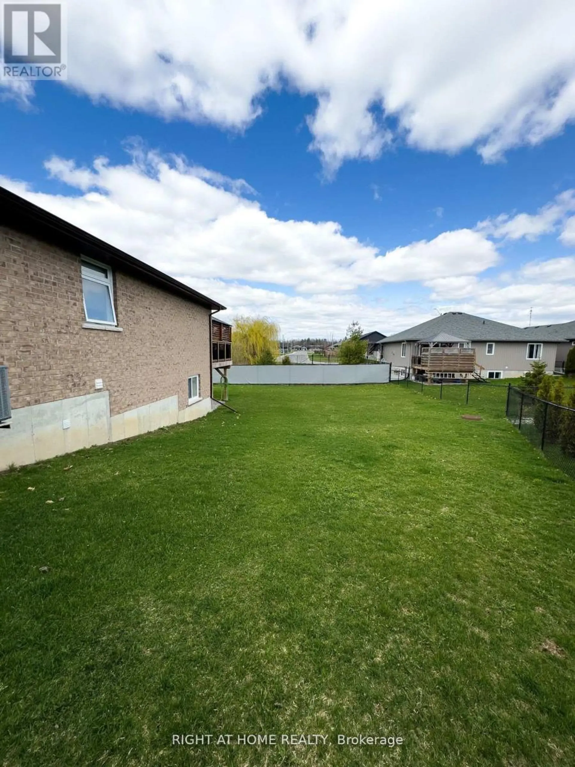 15 SPARTAN COURT - Image 20