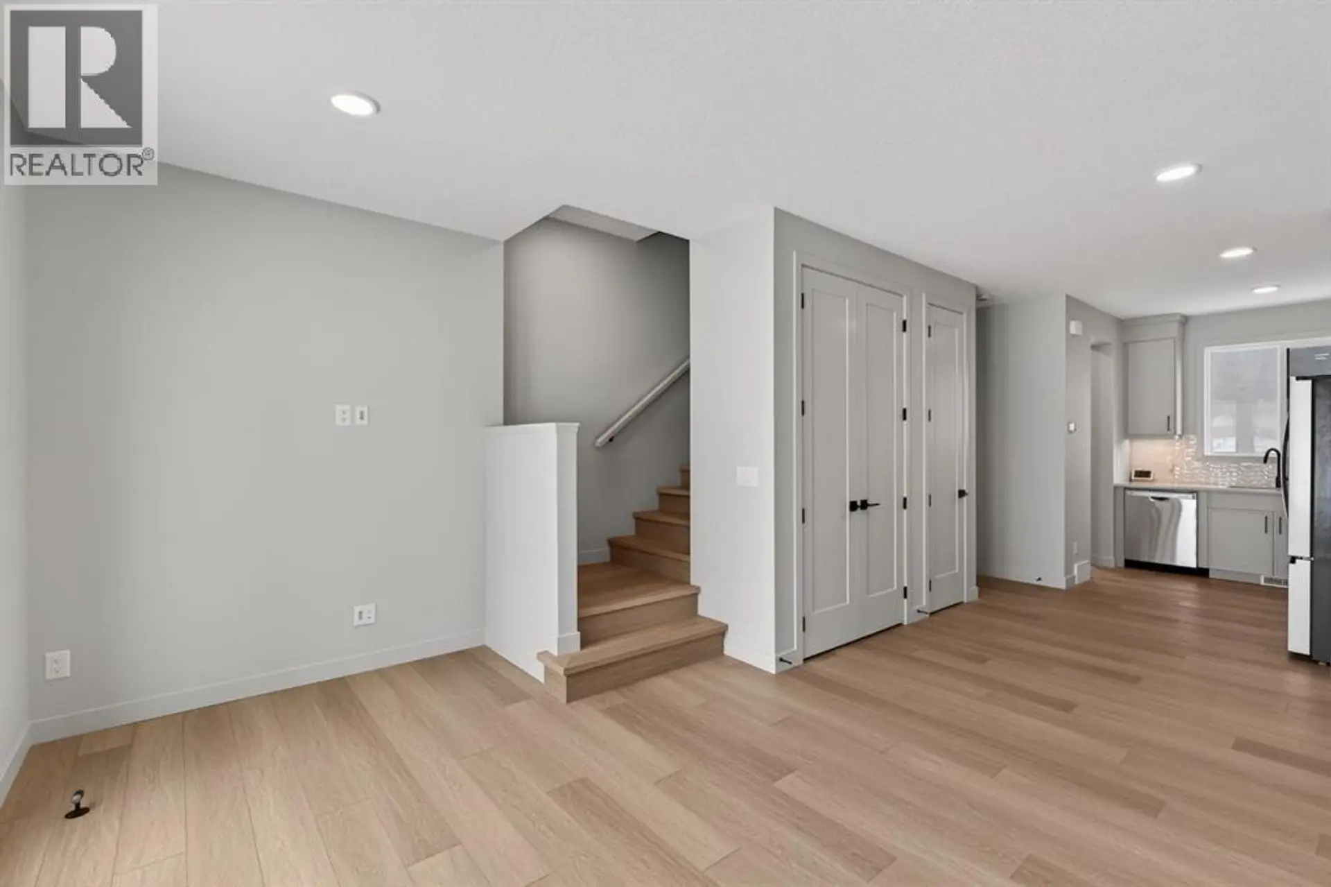 645 53 Avenue SW - Image 4