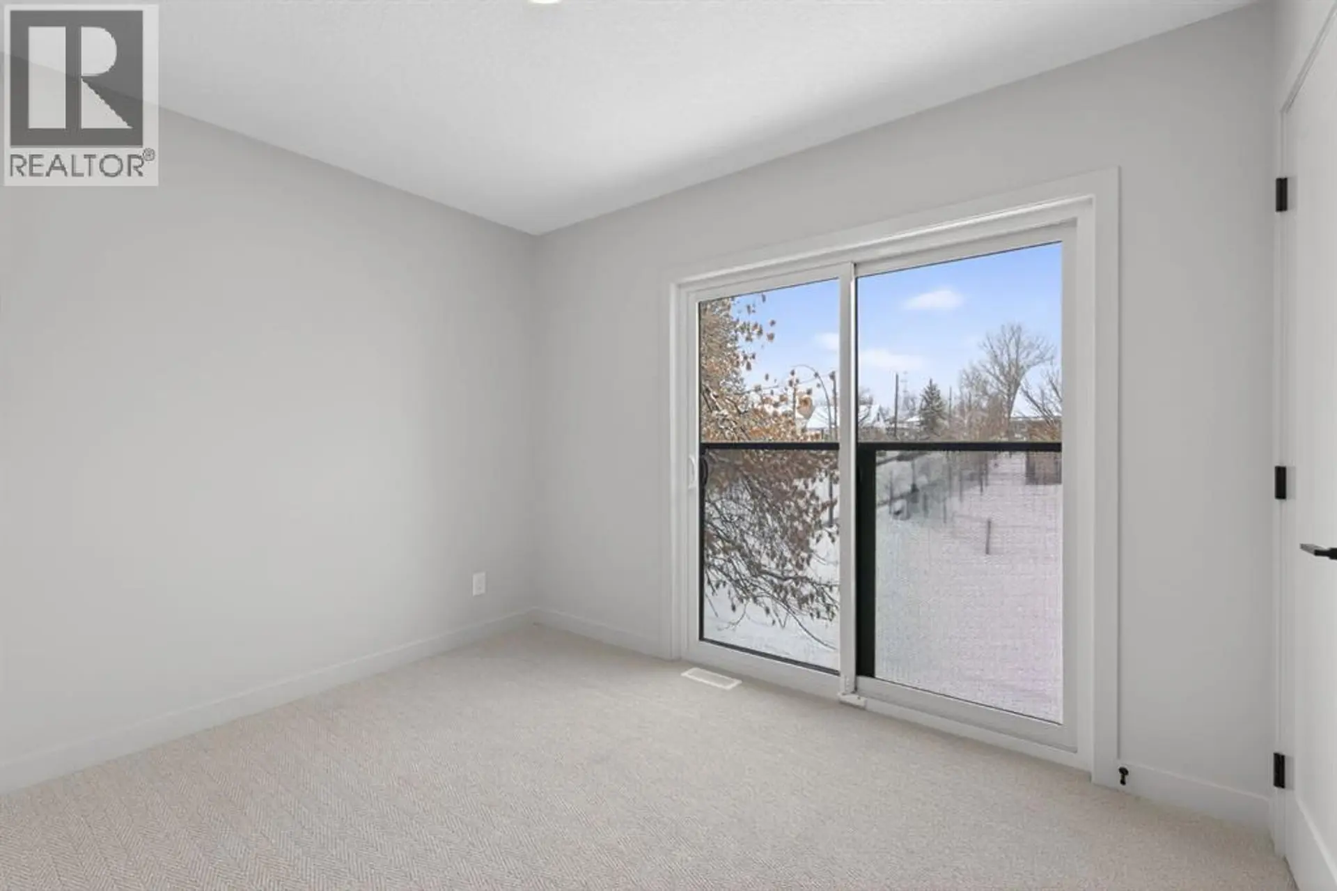 645 53 Avenue SW - Image 10