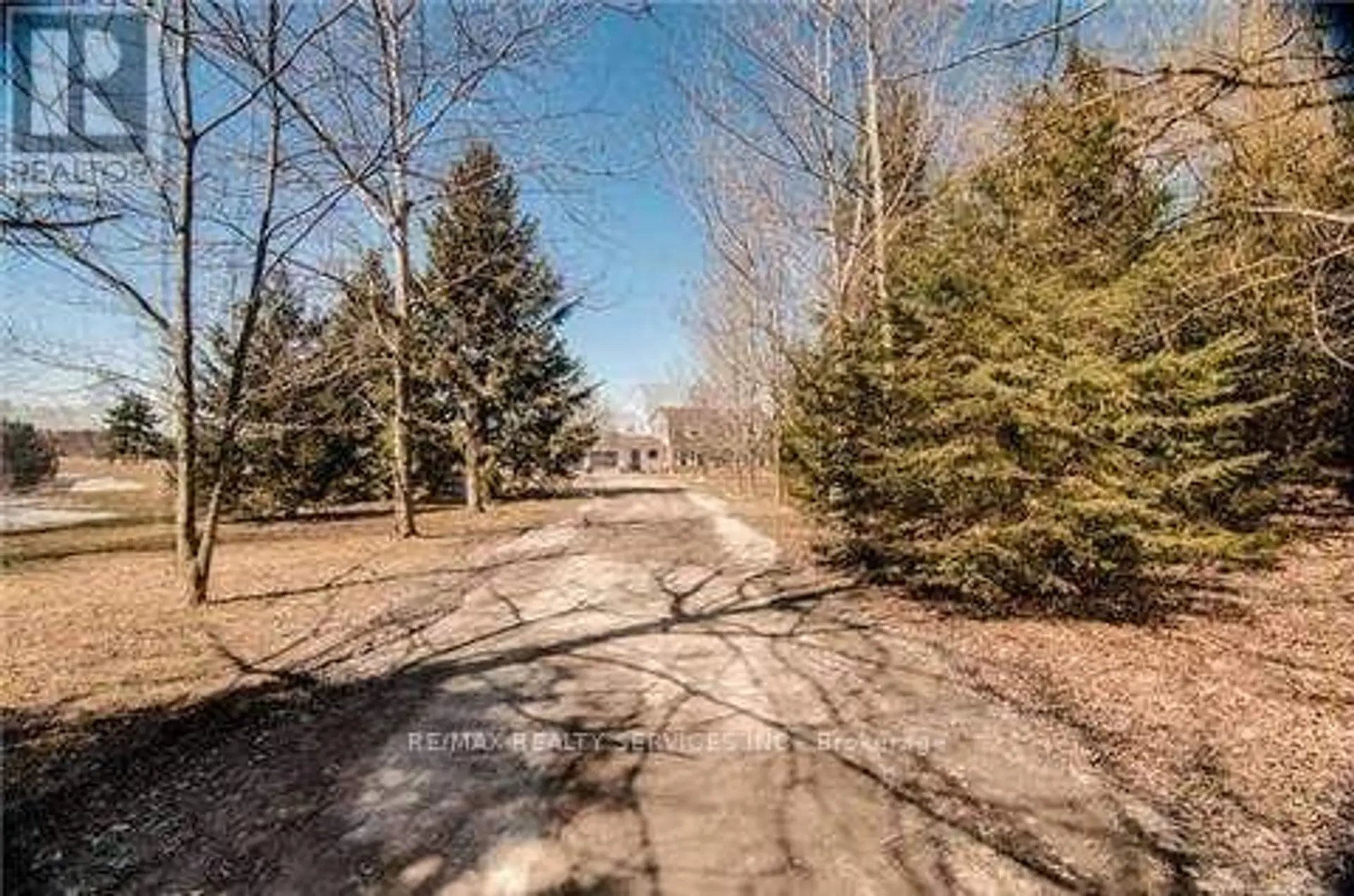7180 17TH SIDE ROAD - Image 2